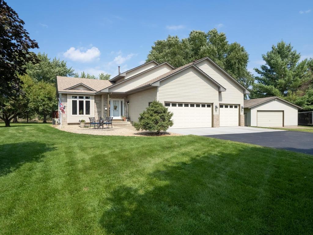 3231 206th Ave NW, Oak Grove, MN 55303