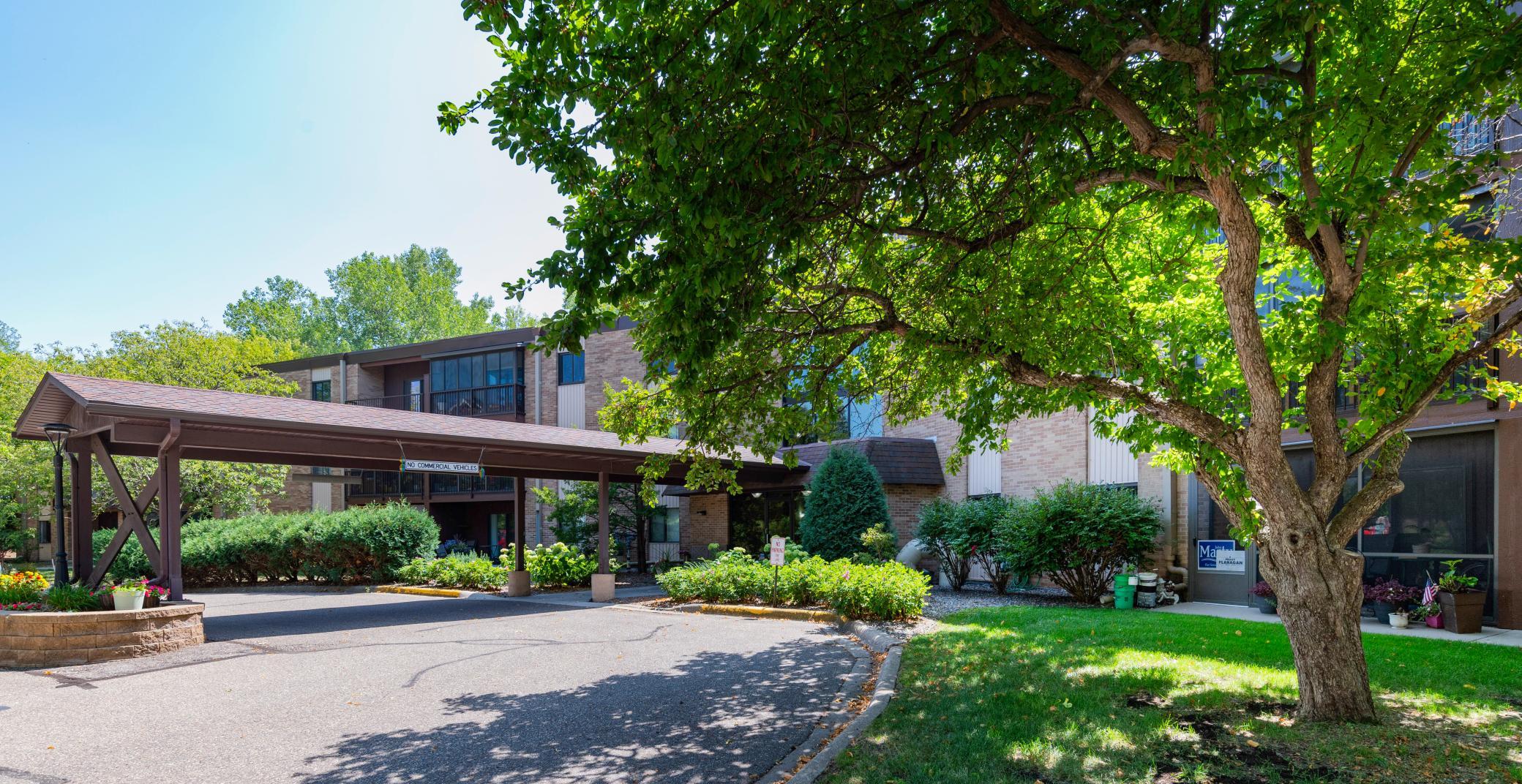 2670 Oxford St N #204, Roseville, MN 55113