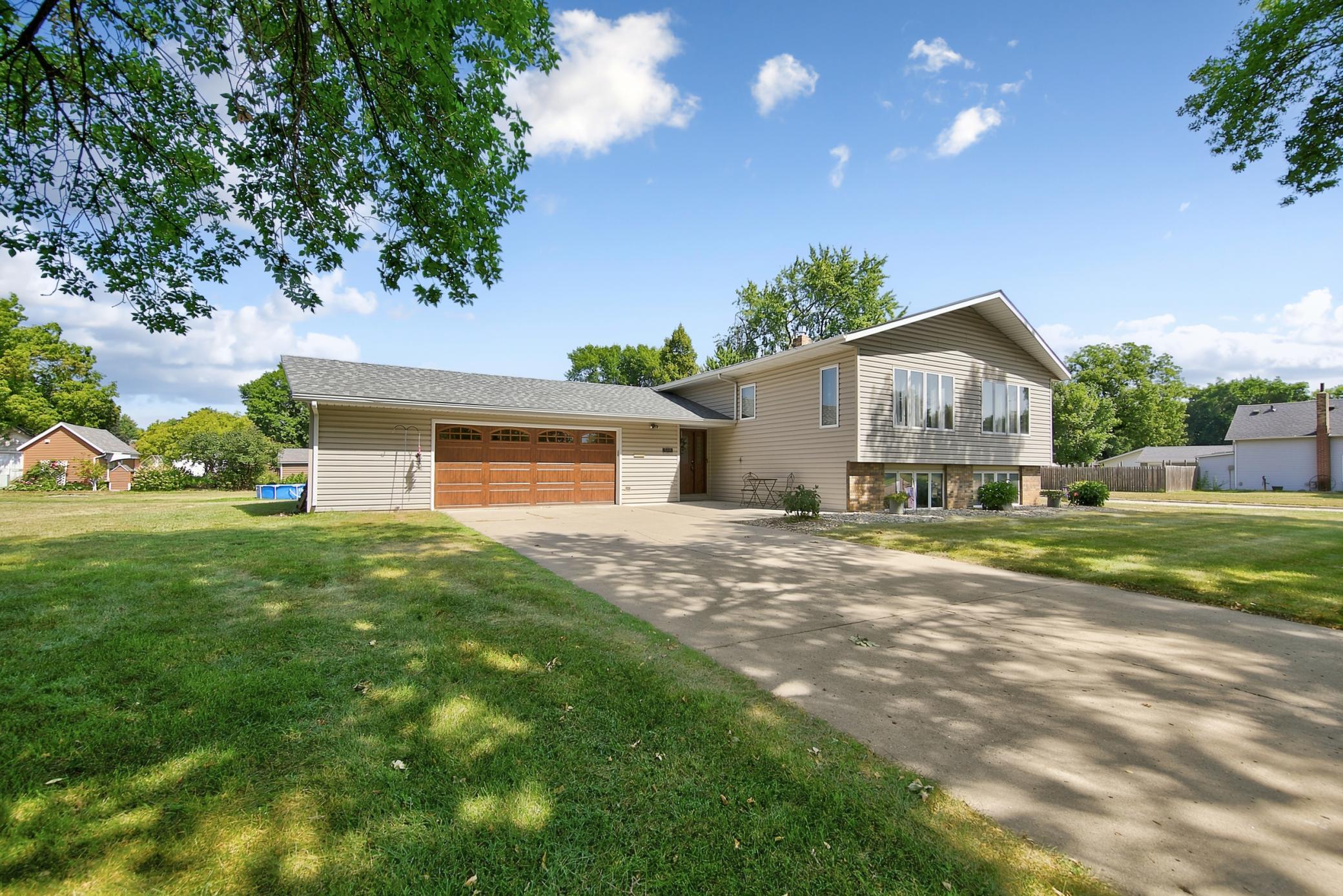 510 12th St, Windom, MN 56101
