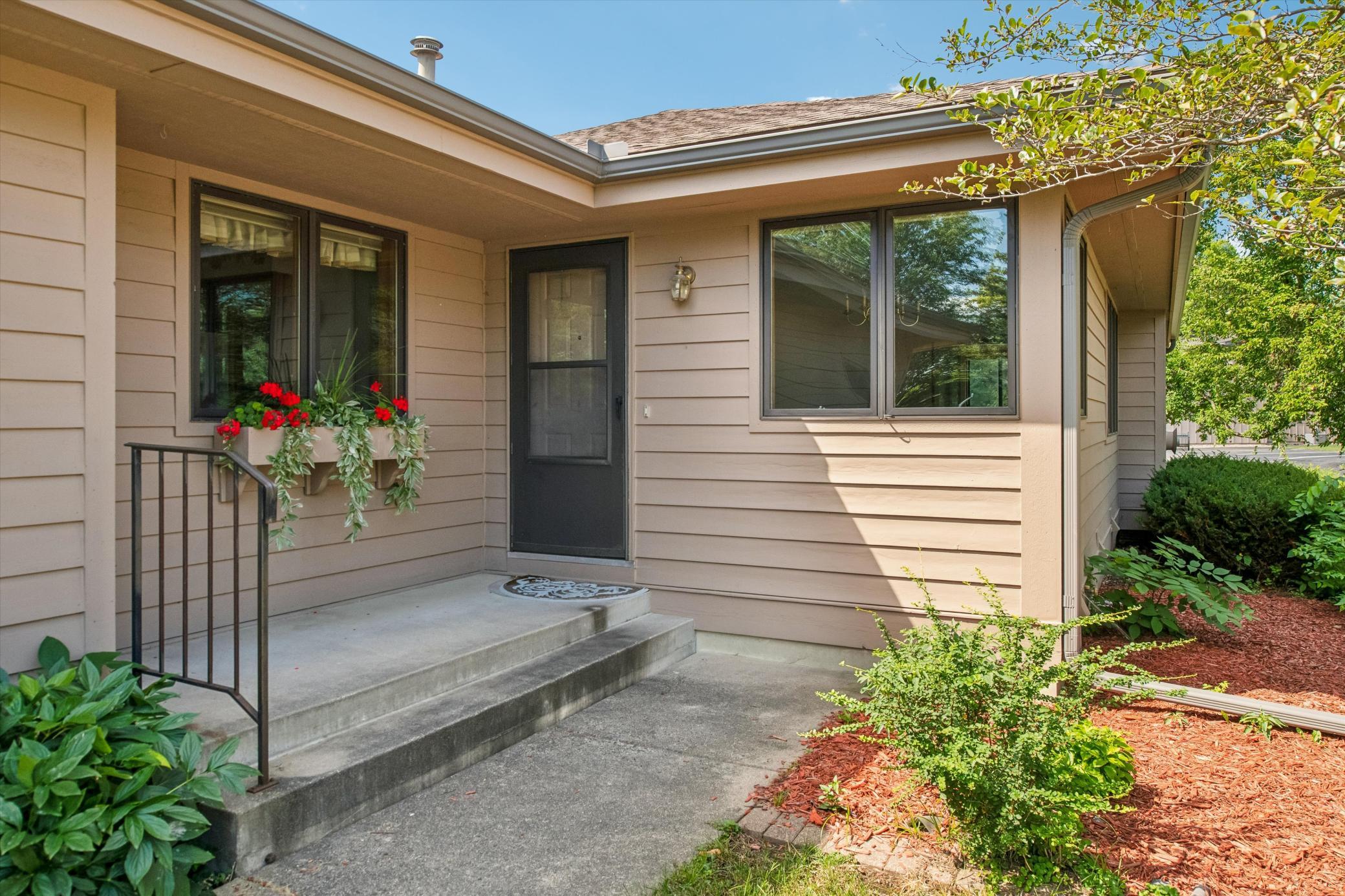 1236 Woodley St E, Northfield, MN 55057