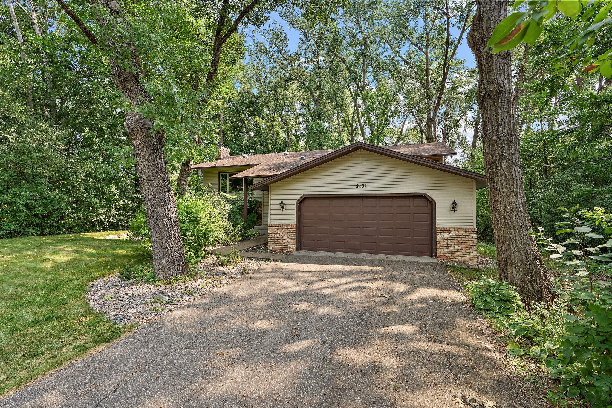 2101 Sheridan Hills Rd, Minnetonka, MN 55391