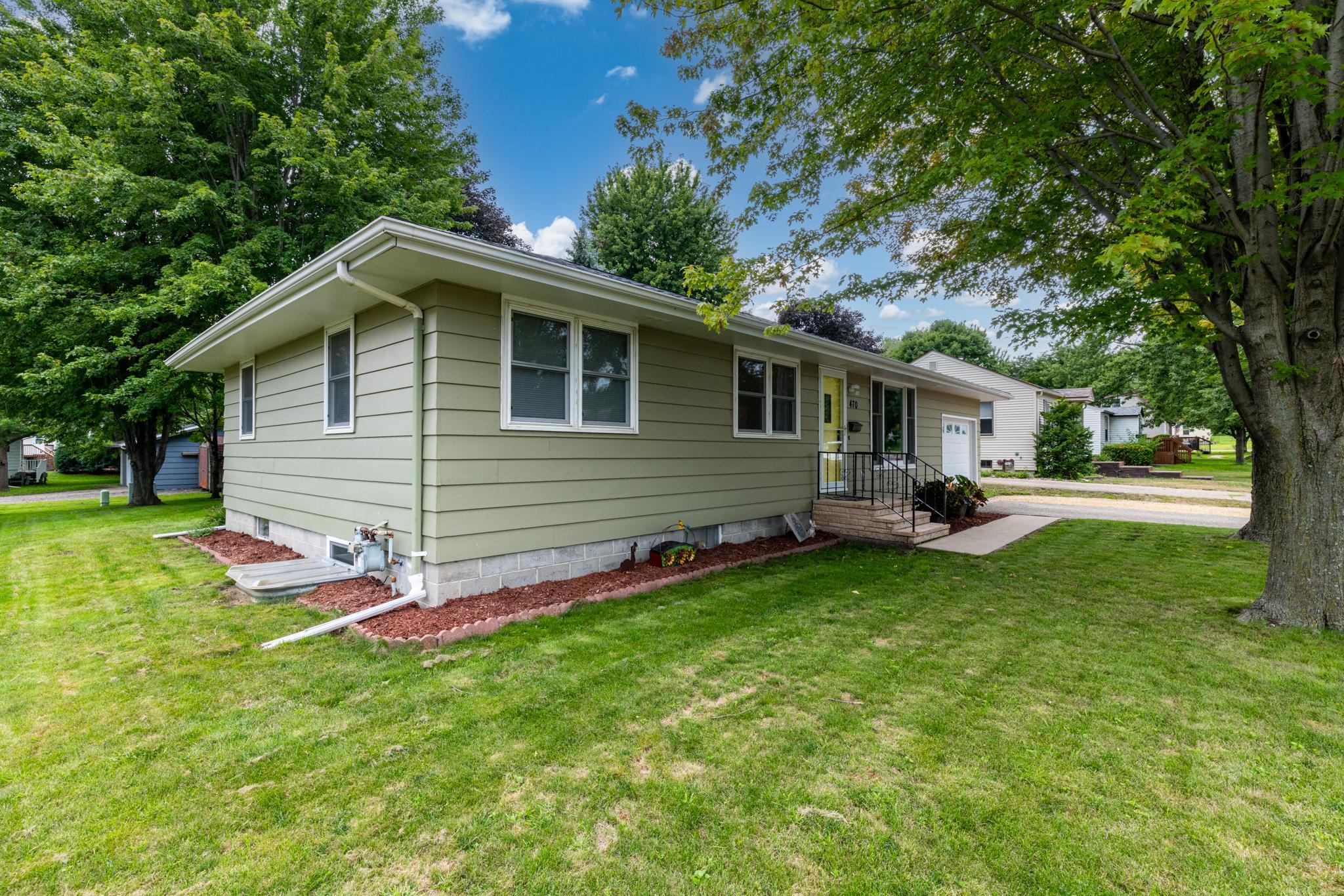 470 Union St, Saint Peter, MN 56082