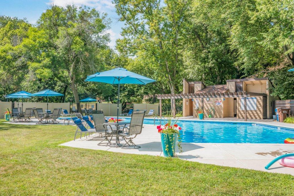 244 W Eagle Lake Dr, Maple Grove, MN 55369