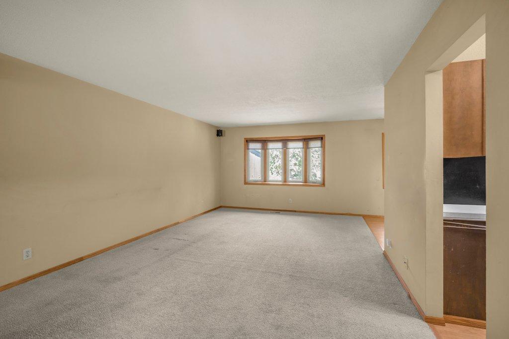 244 W Eagle Lake Dr, Maple Grove, MN 55369