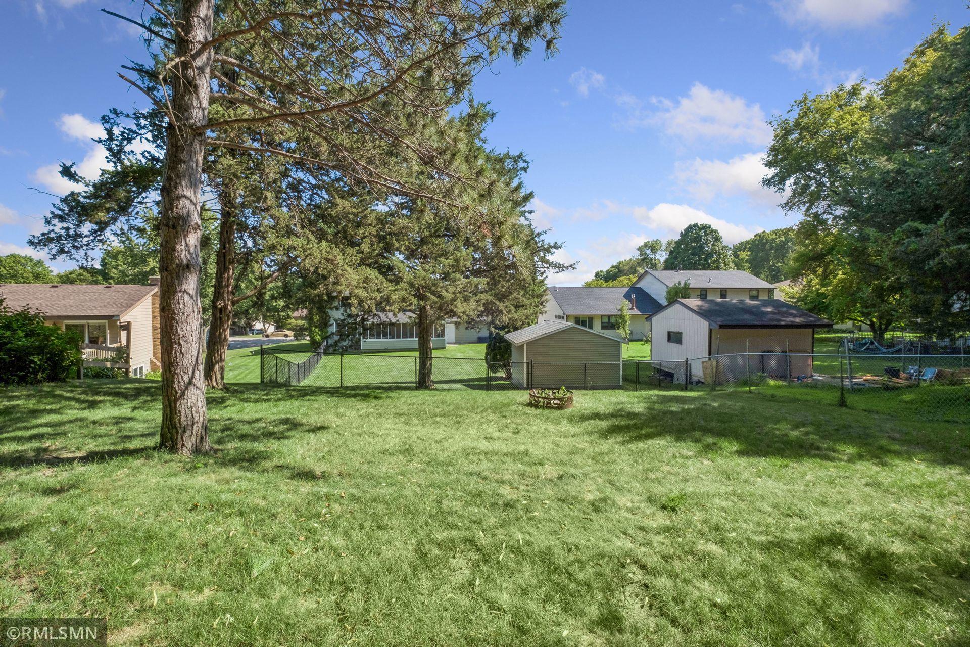 1440 Valley View Rd, Chaska, MN 55318