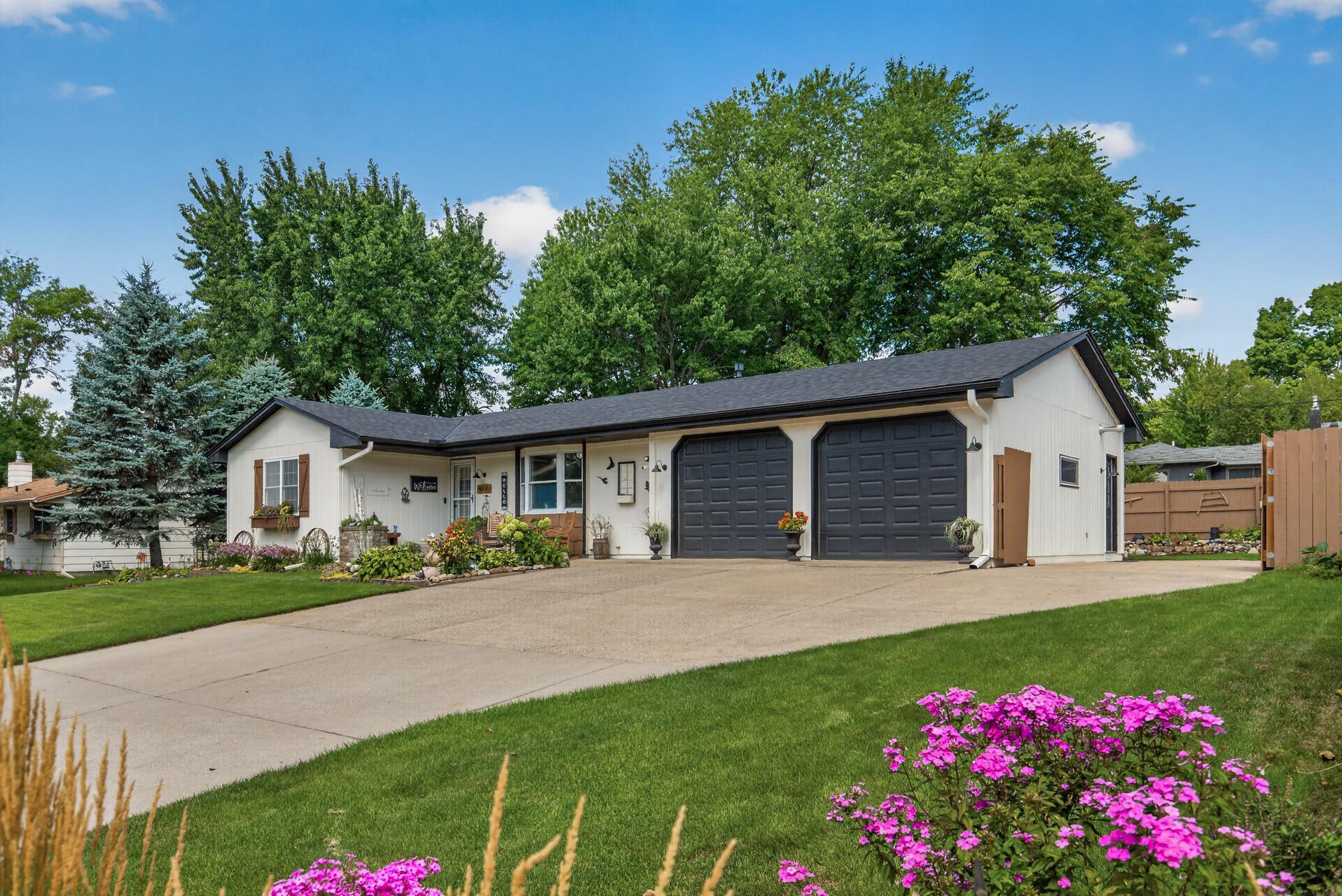 517 5 1/2 St NW, Elk River, MN 55330