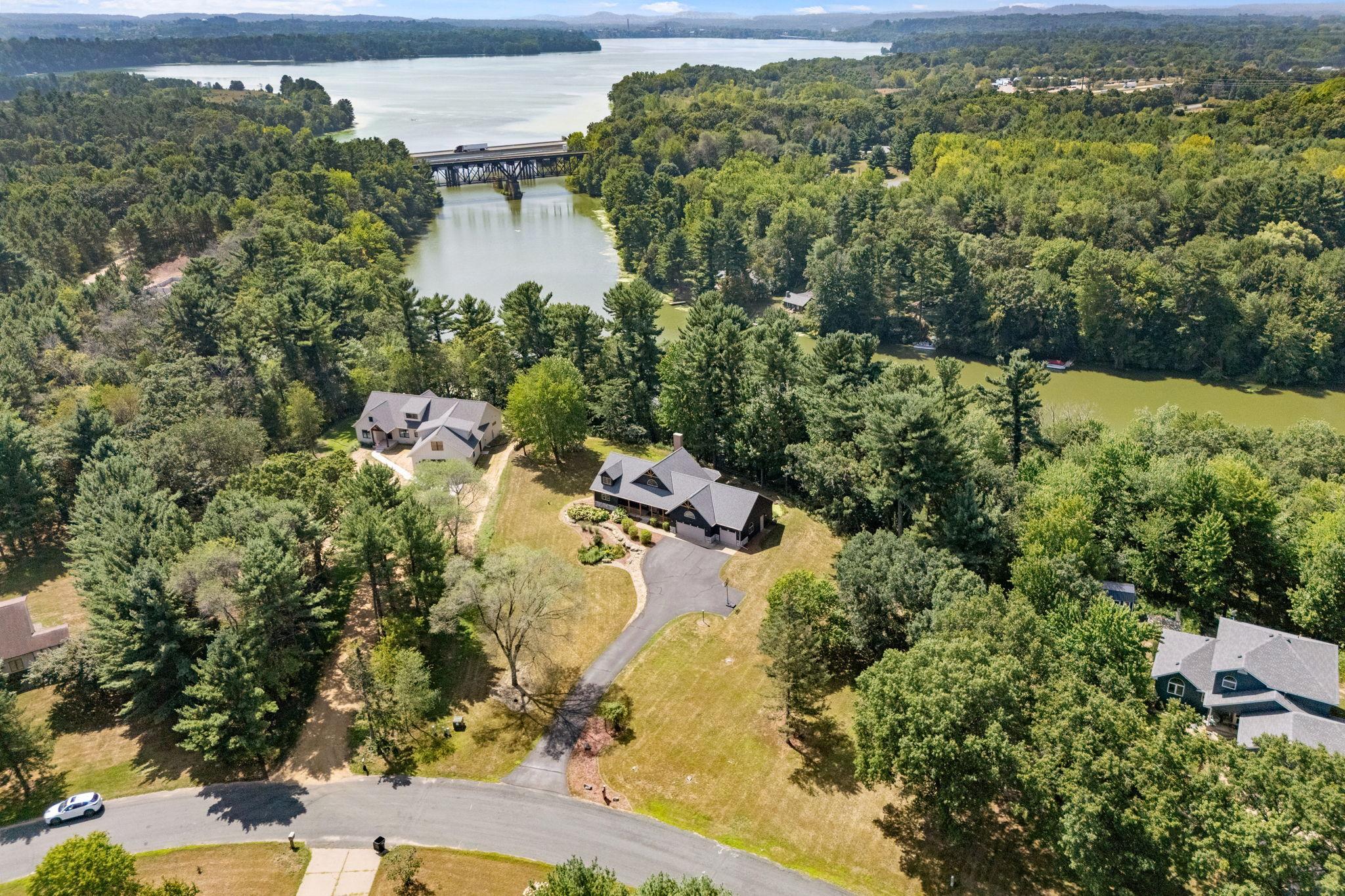 2403 Eagle Ridge Dr, Menomonie, WI 54751