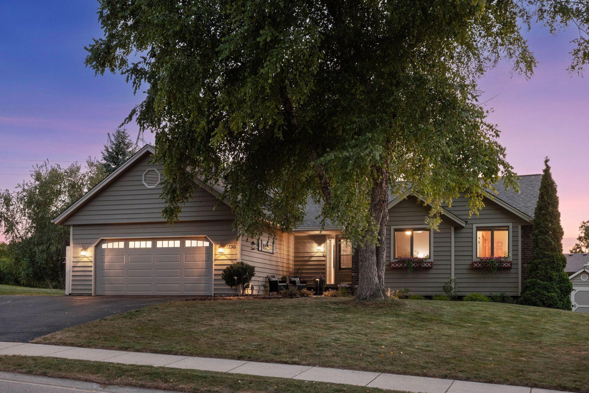 1736 White Oak Dr, Chaska, MN 55318