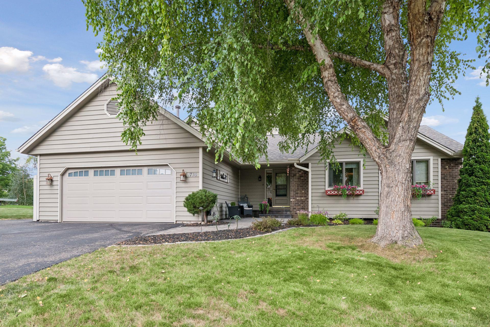 1736 White Oak Dr, Chaska, MN 55318