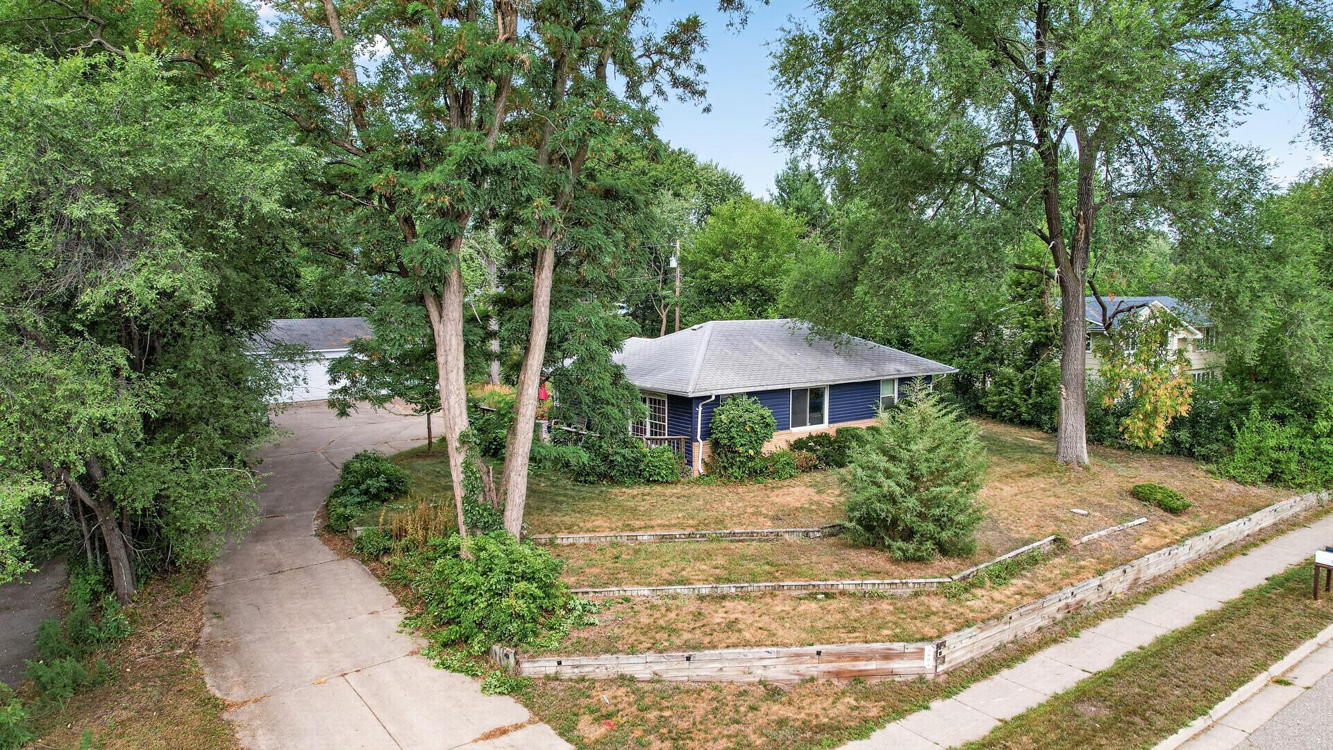 1684 Long Lake Rd, New Brighton, MN 55112