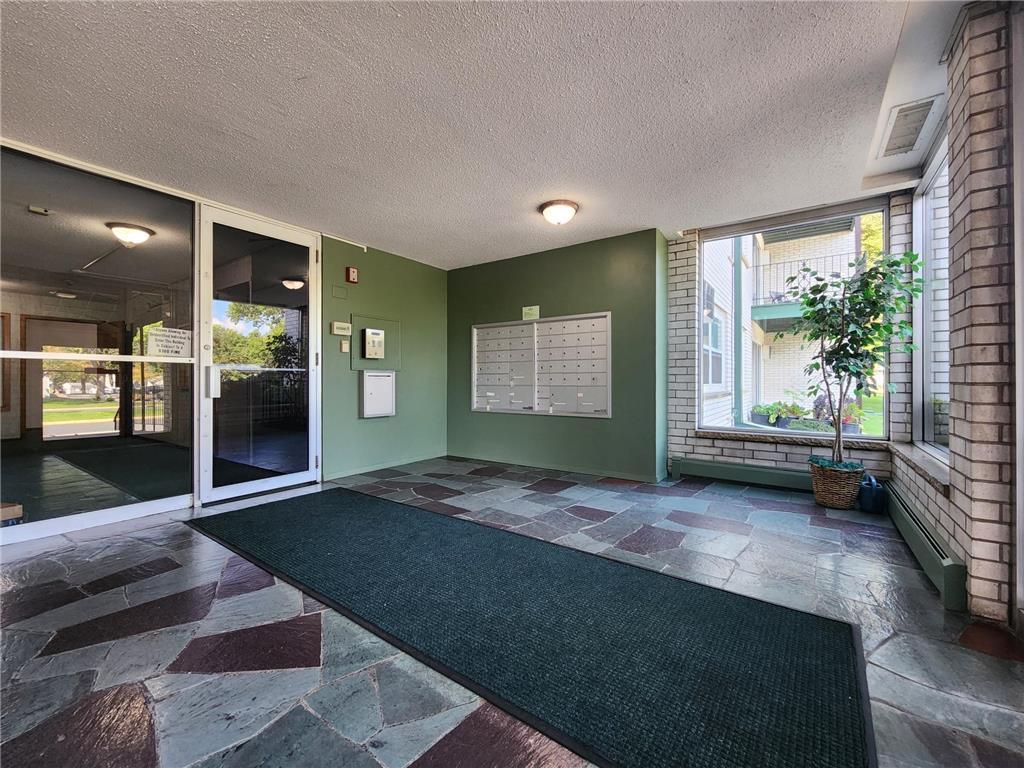 2720 Dale St N #C113, Roseville, MN 55113