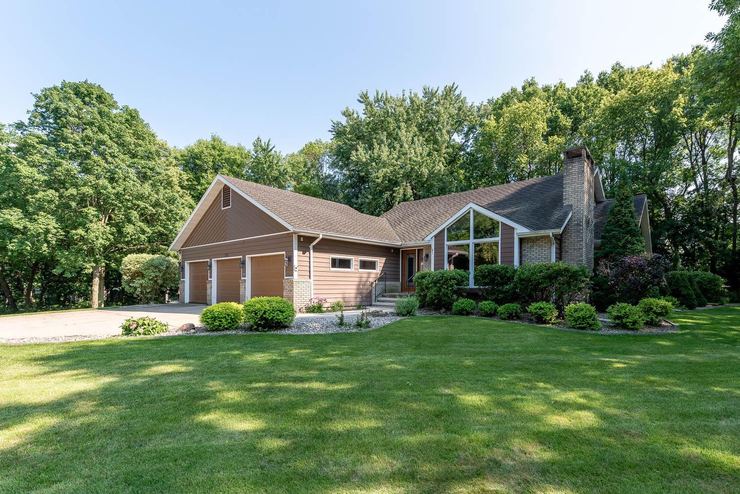 200 Greenwood Dr, Mankato, MN 56001