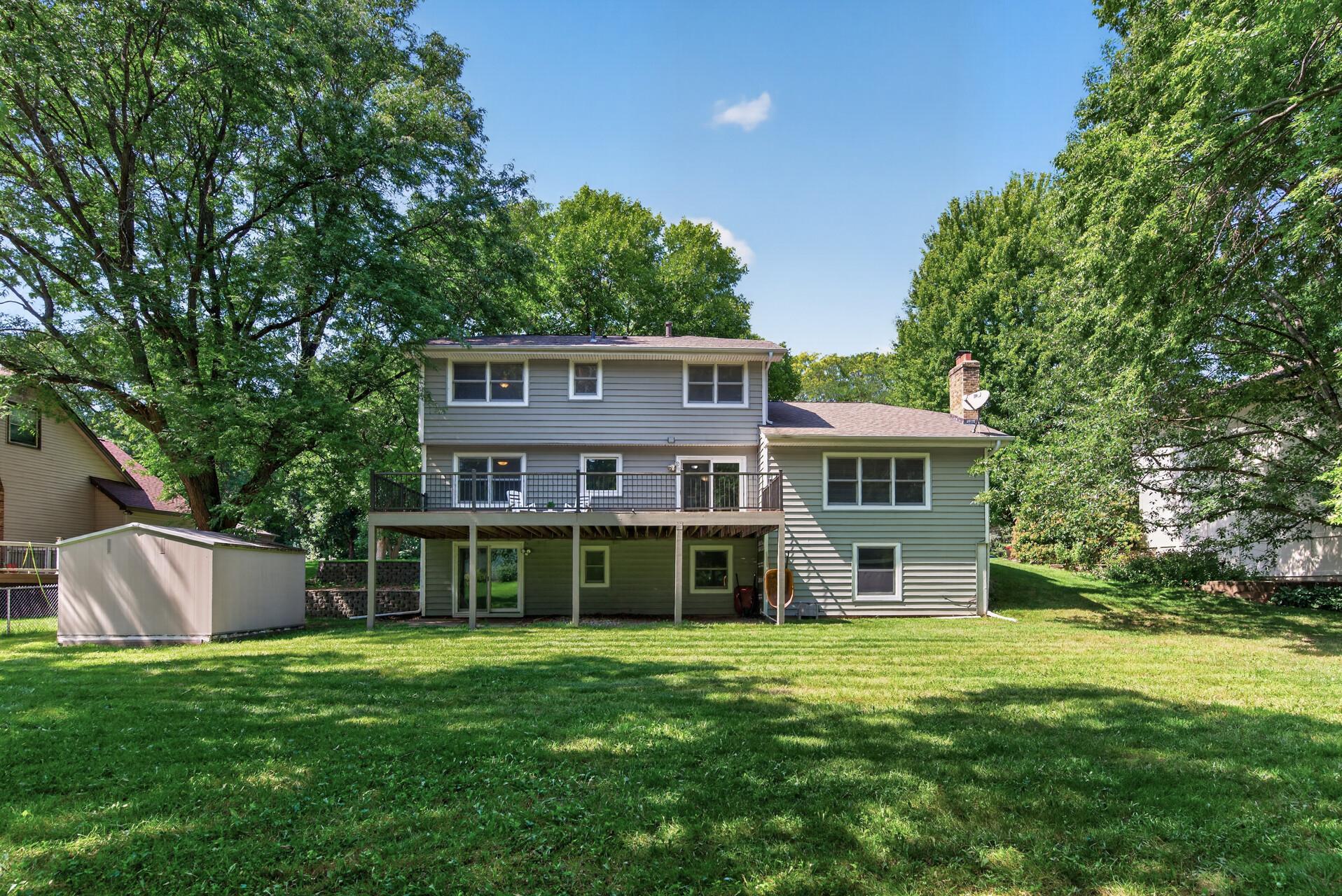 10141 Laurel Dr, Eden Prairie, MN 55347