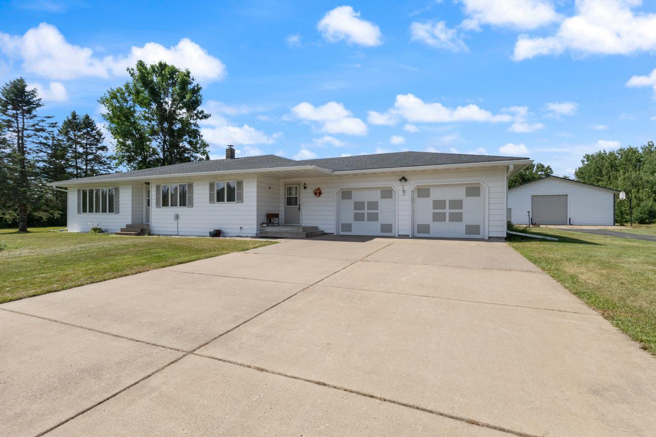 1433 Morris Ave, Hinckley, MN 55037