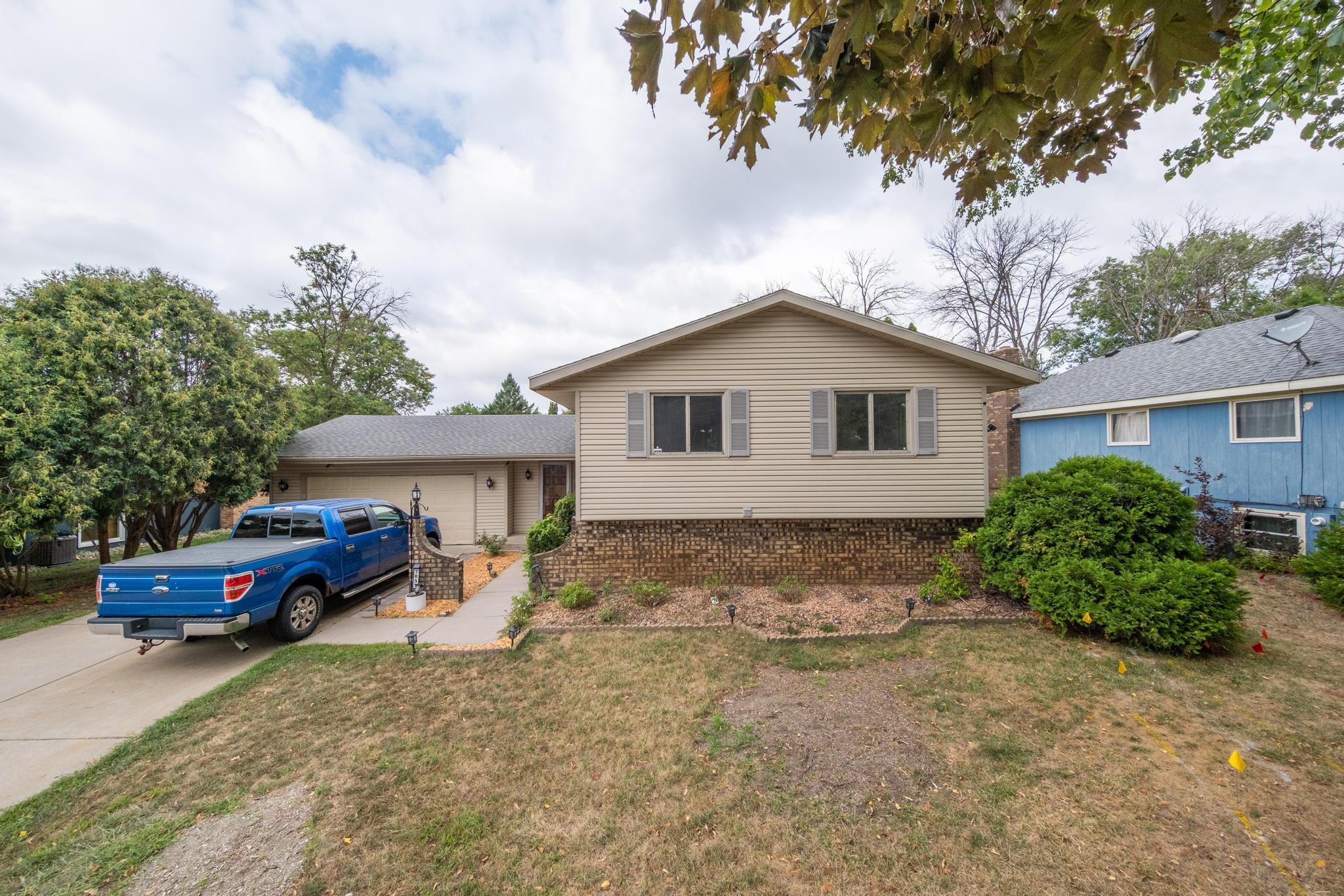 7857 Idaho Ave N, Brooklyn Park, MN 55445
