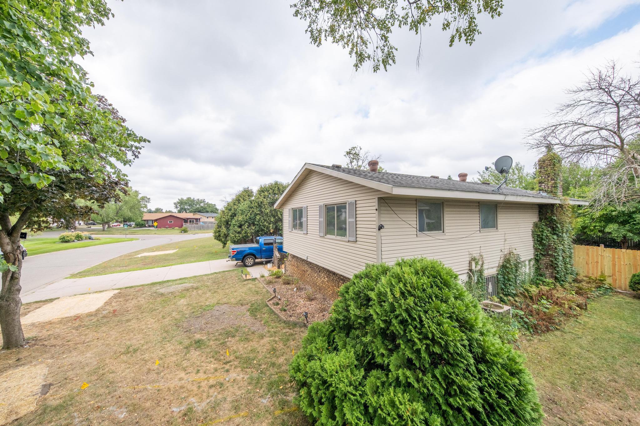 7857 Idaho Ave N, Brooklyn Park, MN 55445