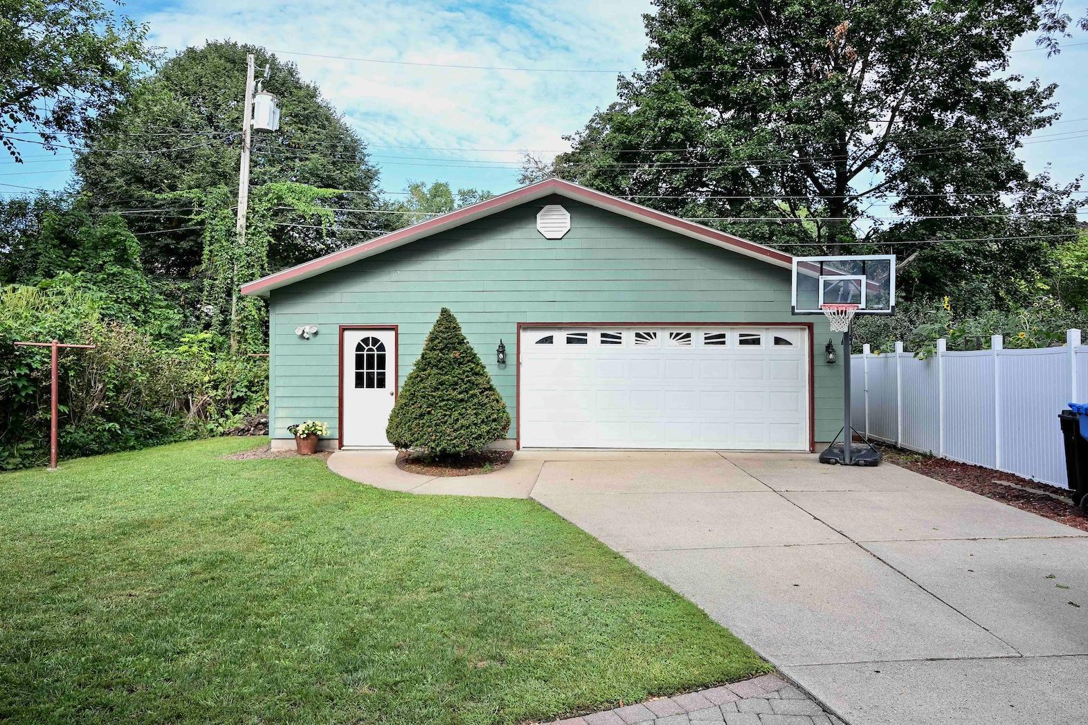 669 Main St, Winona, MN 55987