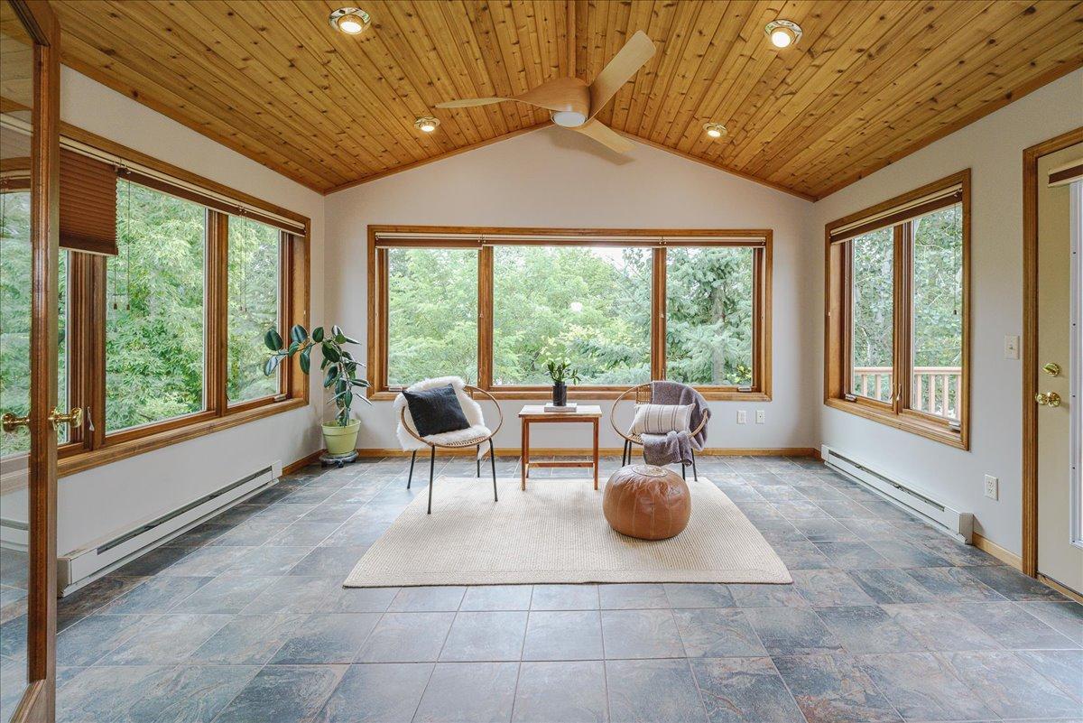 1060 Dennis St S, Maplewood, MN 55119
