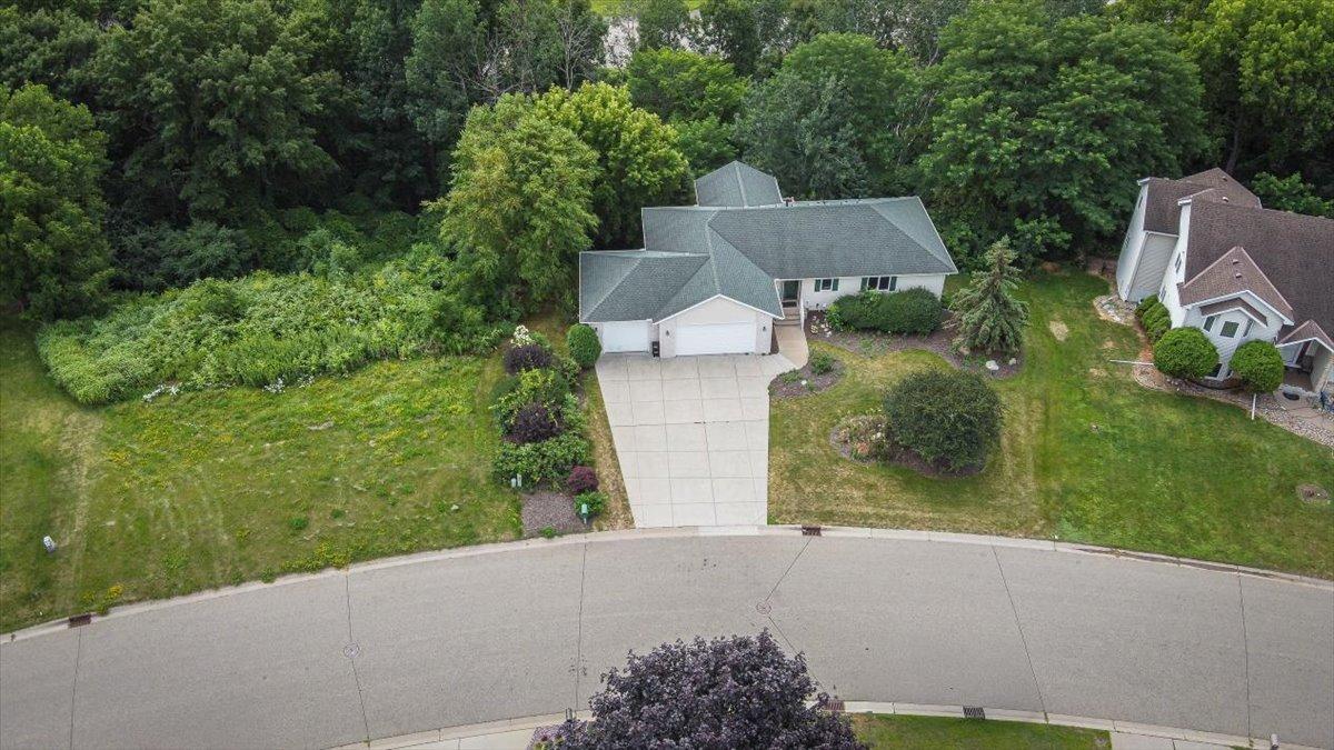 1060 Dennis St S, Maplewood, MN 55119