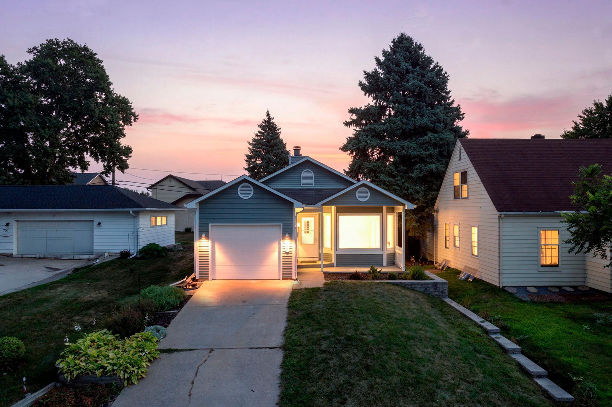 737 6th Ave NW, New Brighton, MN 55112