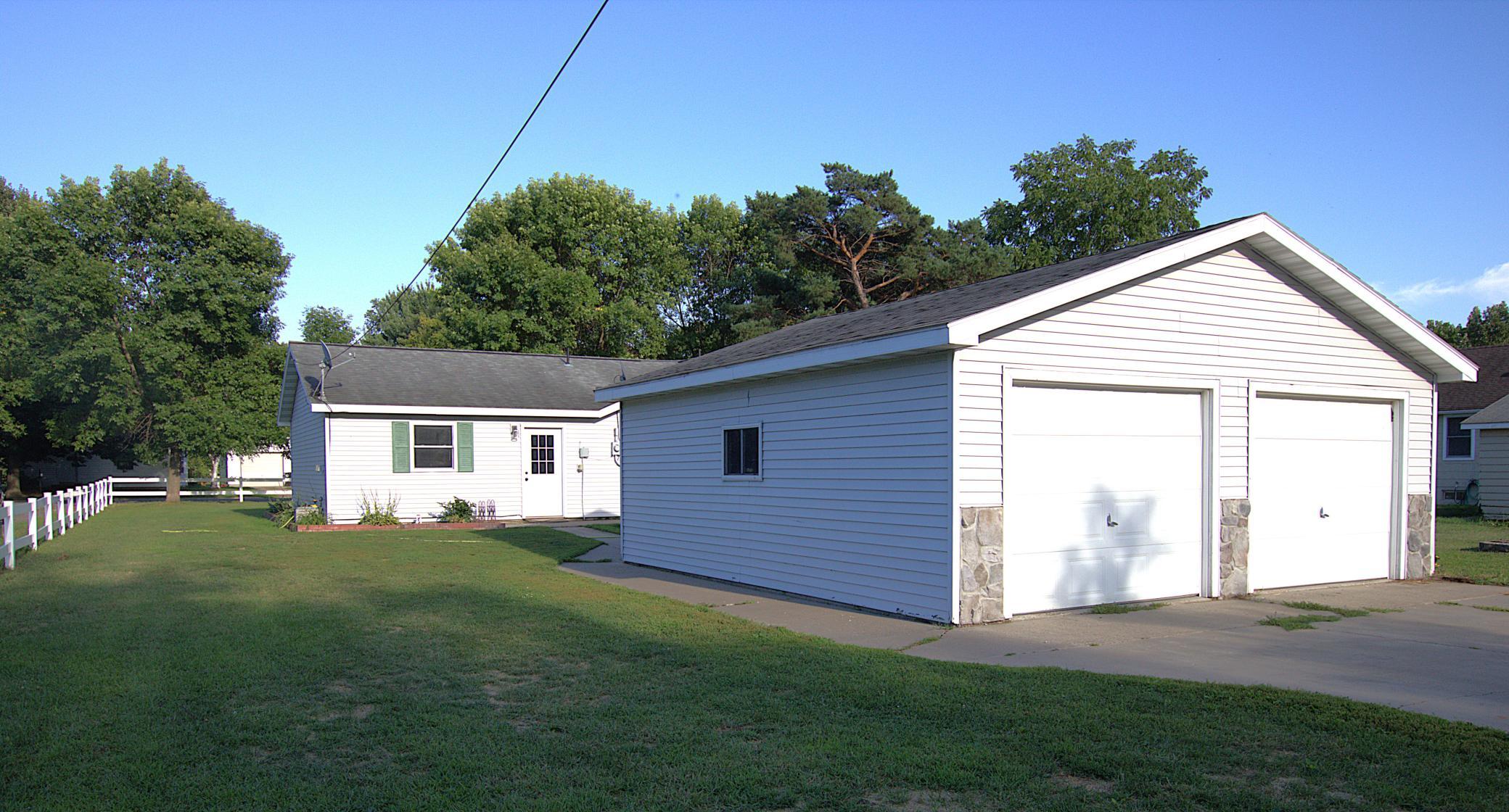 311 Roosevelt St SW, Staples, MN 56479
