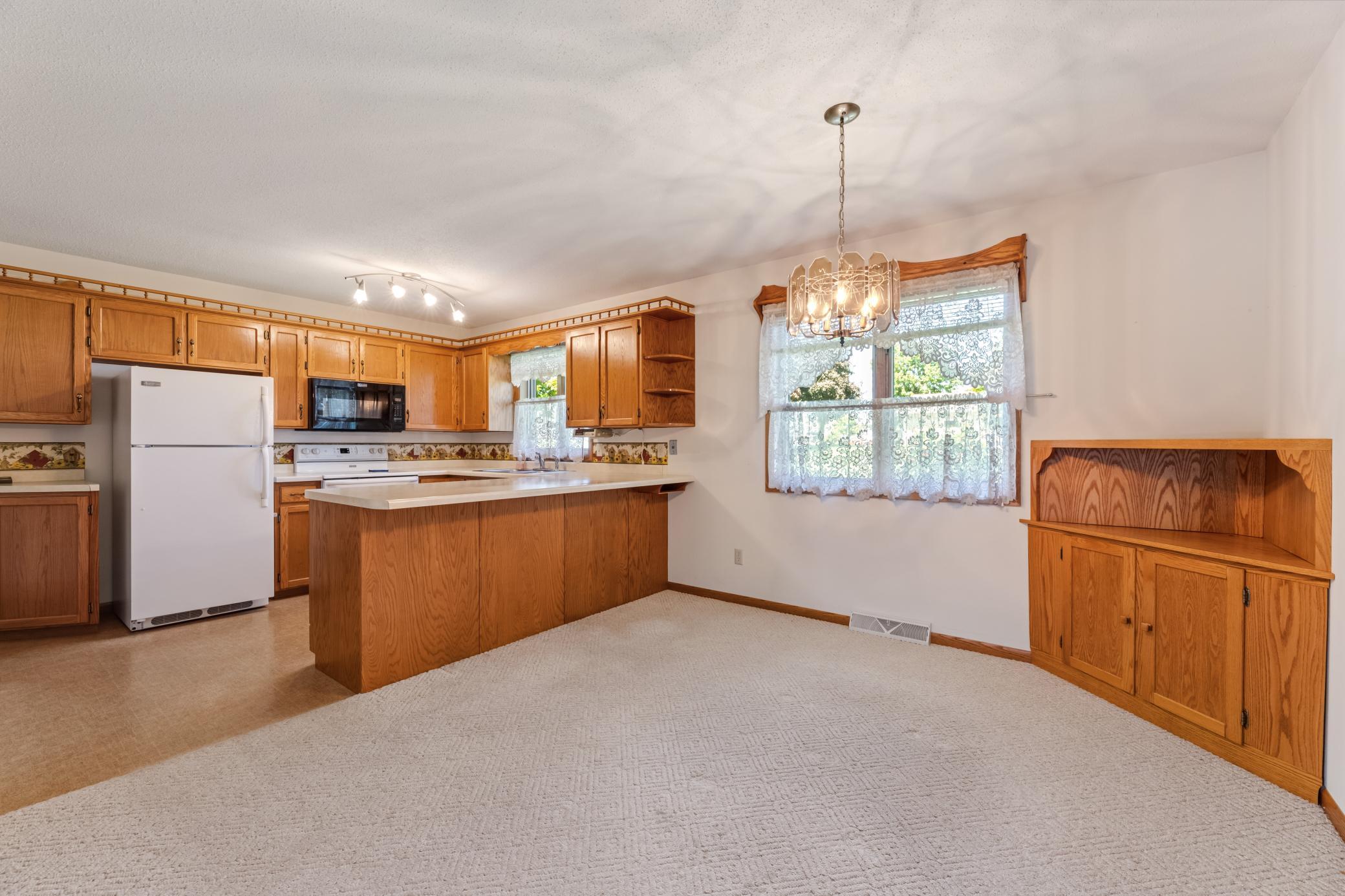 442 S Sunnyside Dr, Caledonia, MN 55921