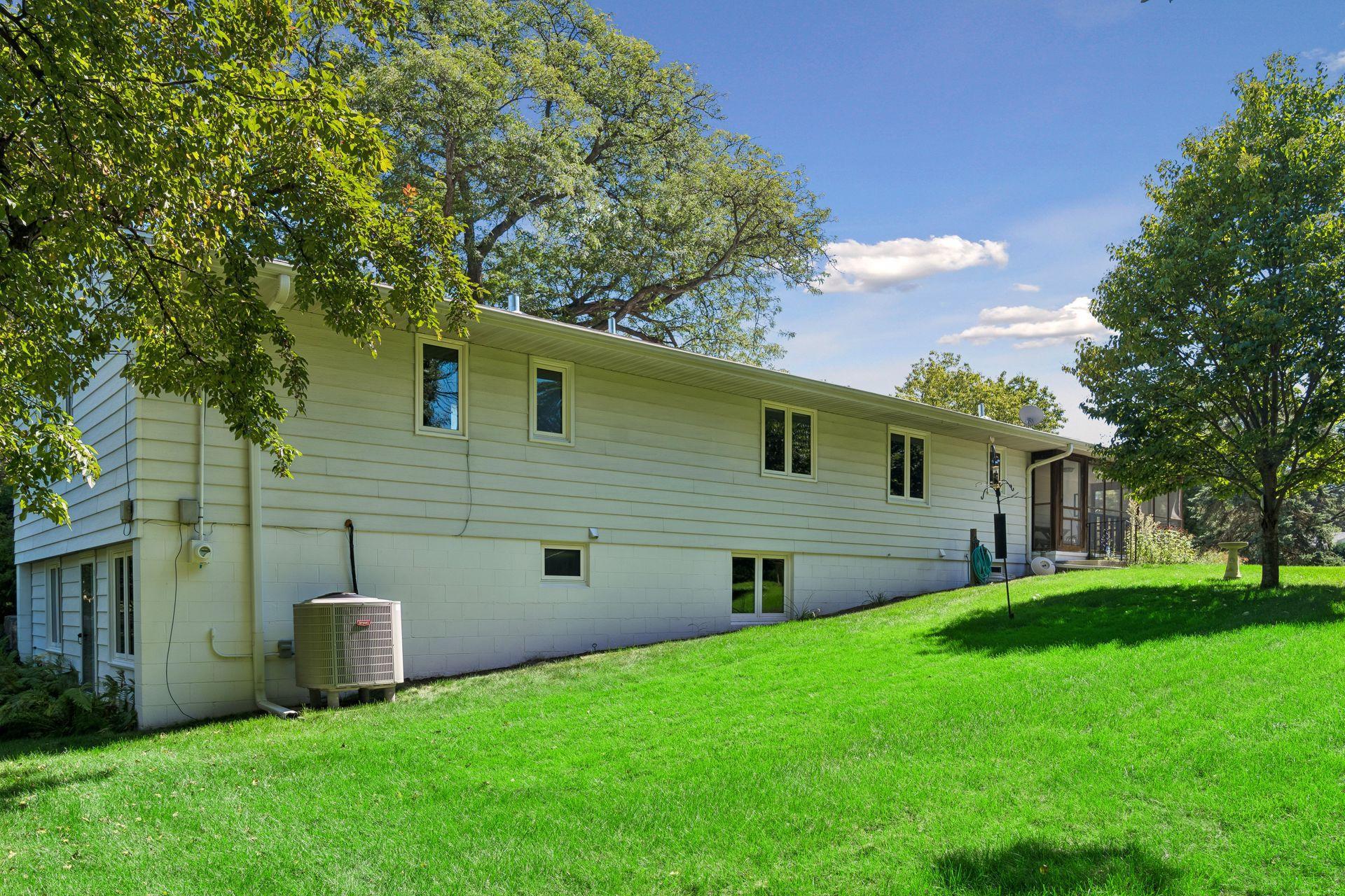 14211 Lennell Dr, Minnetonka, MN 55345