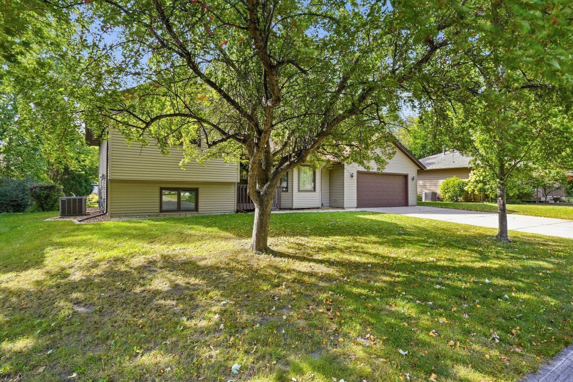 330 NW Shady Ridge Rd NW, Hutchinson, MN 55350