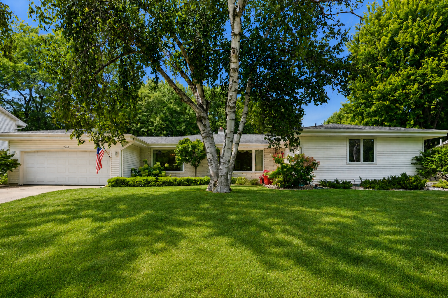 9632 Oxborough Rd, Bloomington, MN 55437