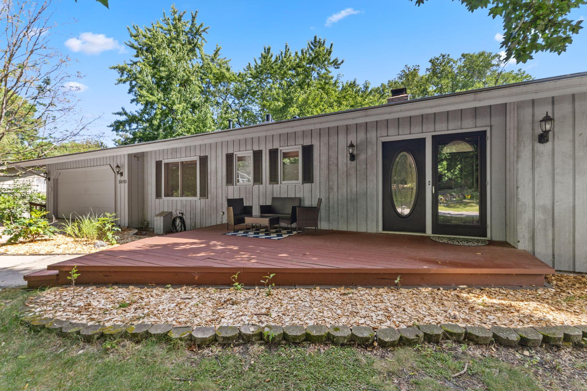 3810 Bassett Creek Dr, Golden Valley, MN 55422