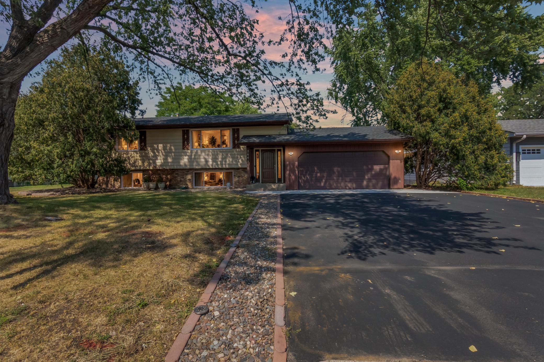 2641 Ridge Ln, Mounds View, MN 55112