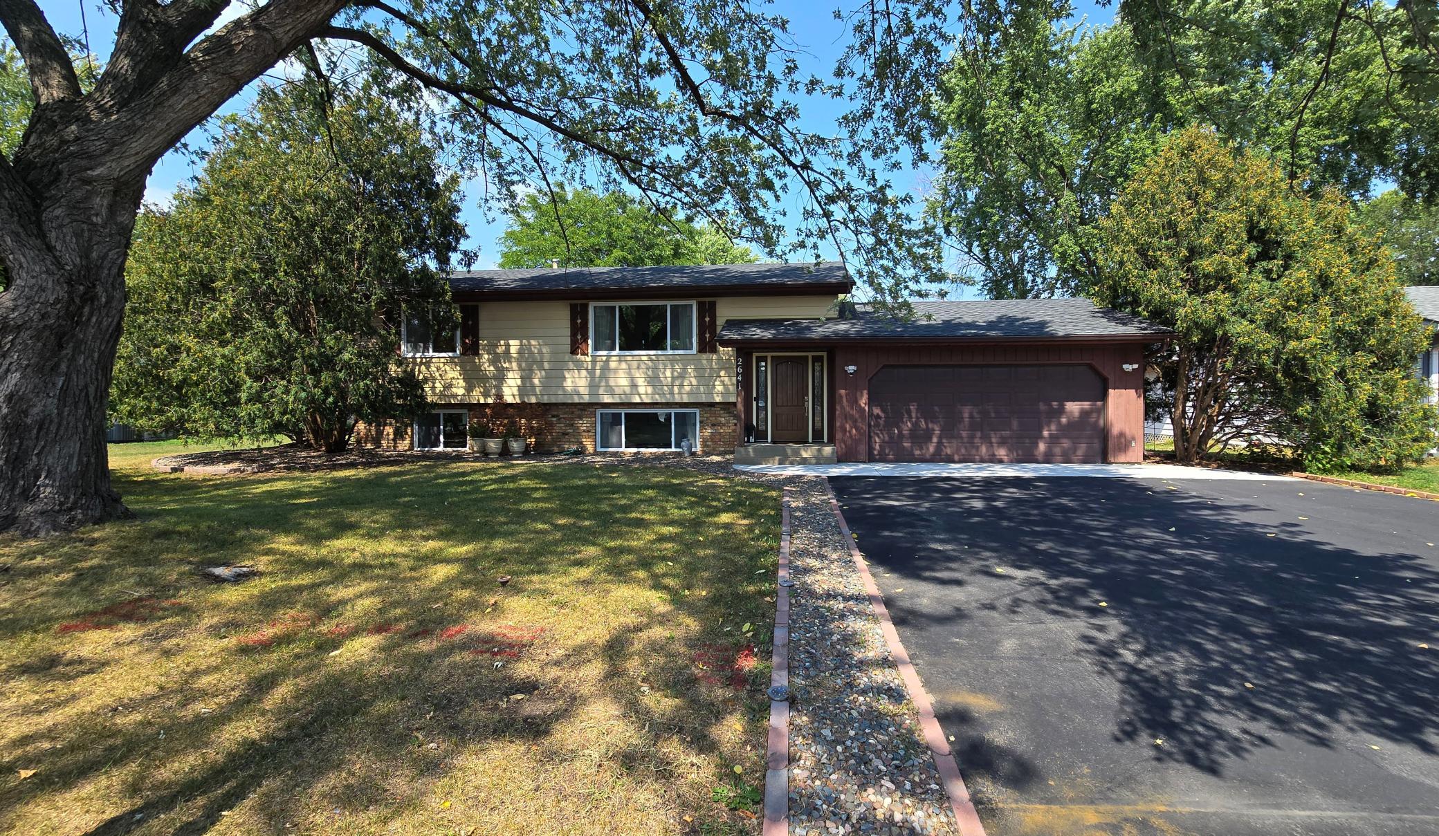 2641 Ridge Ln, Mounds View, MN 55112