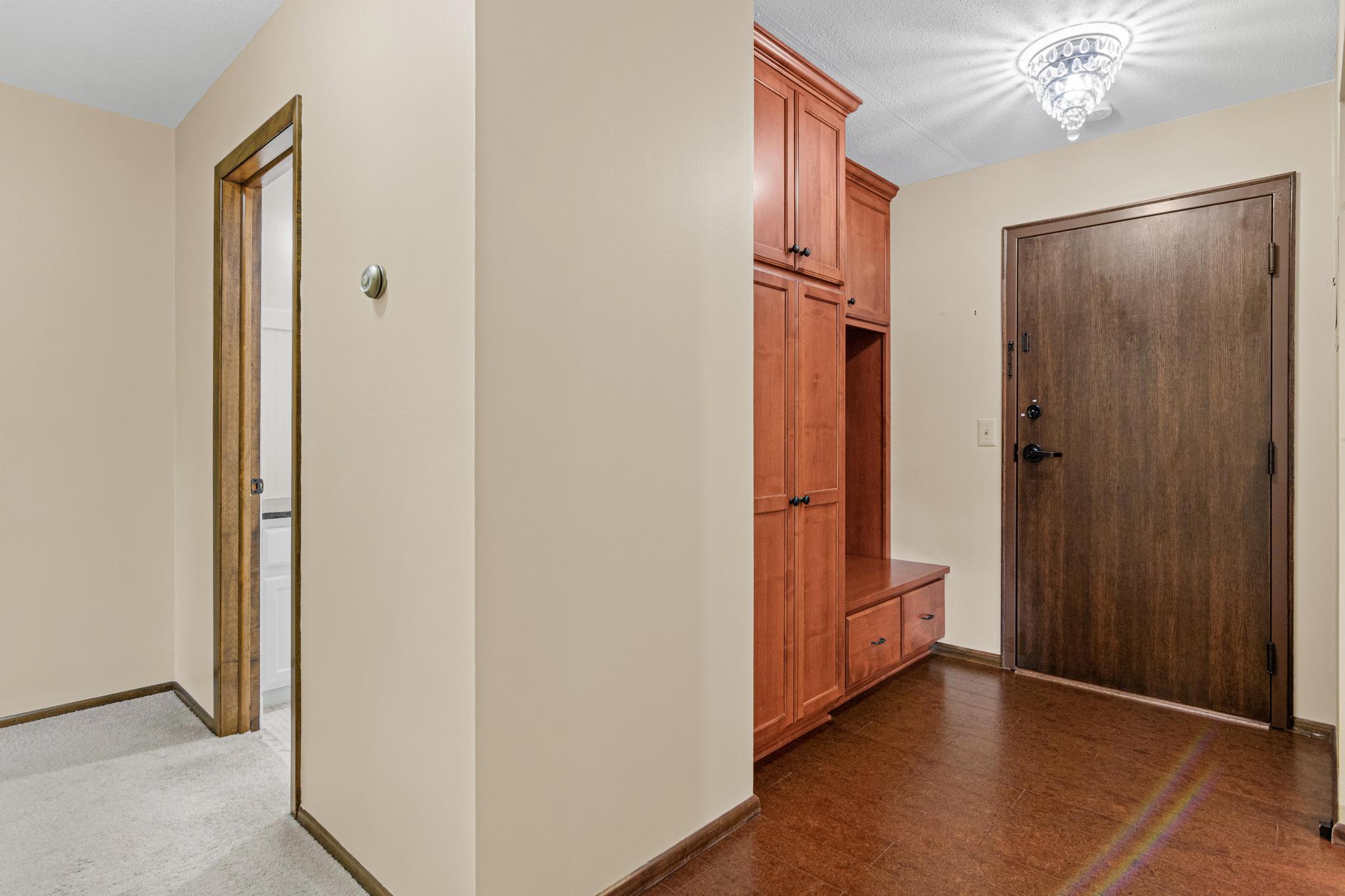 4380 Brookside Ct #213, Edina, MN 55436