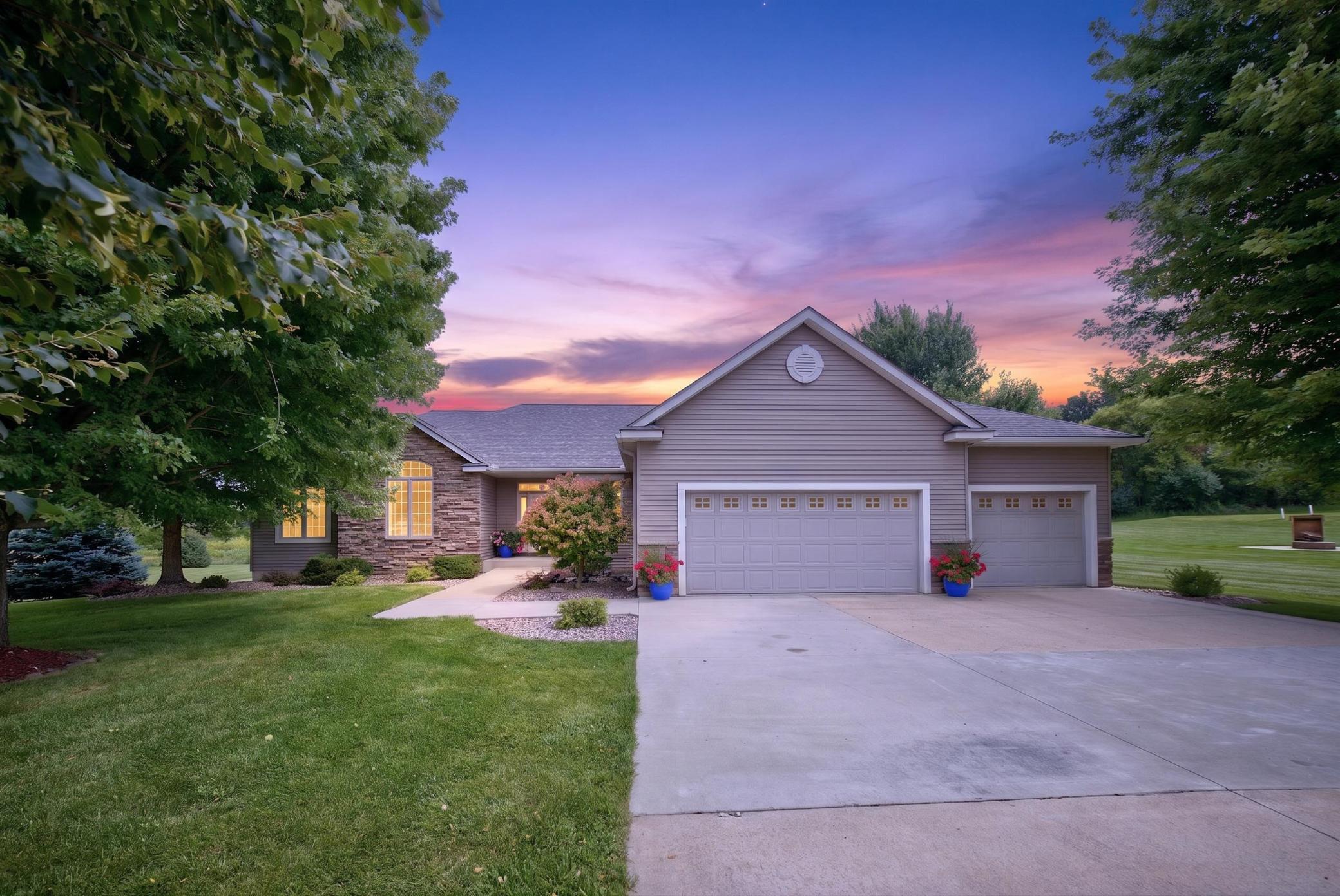 1442 30th St NW, Austin, MN 55912