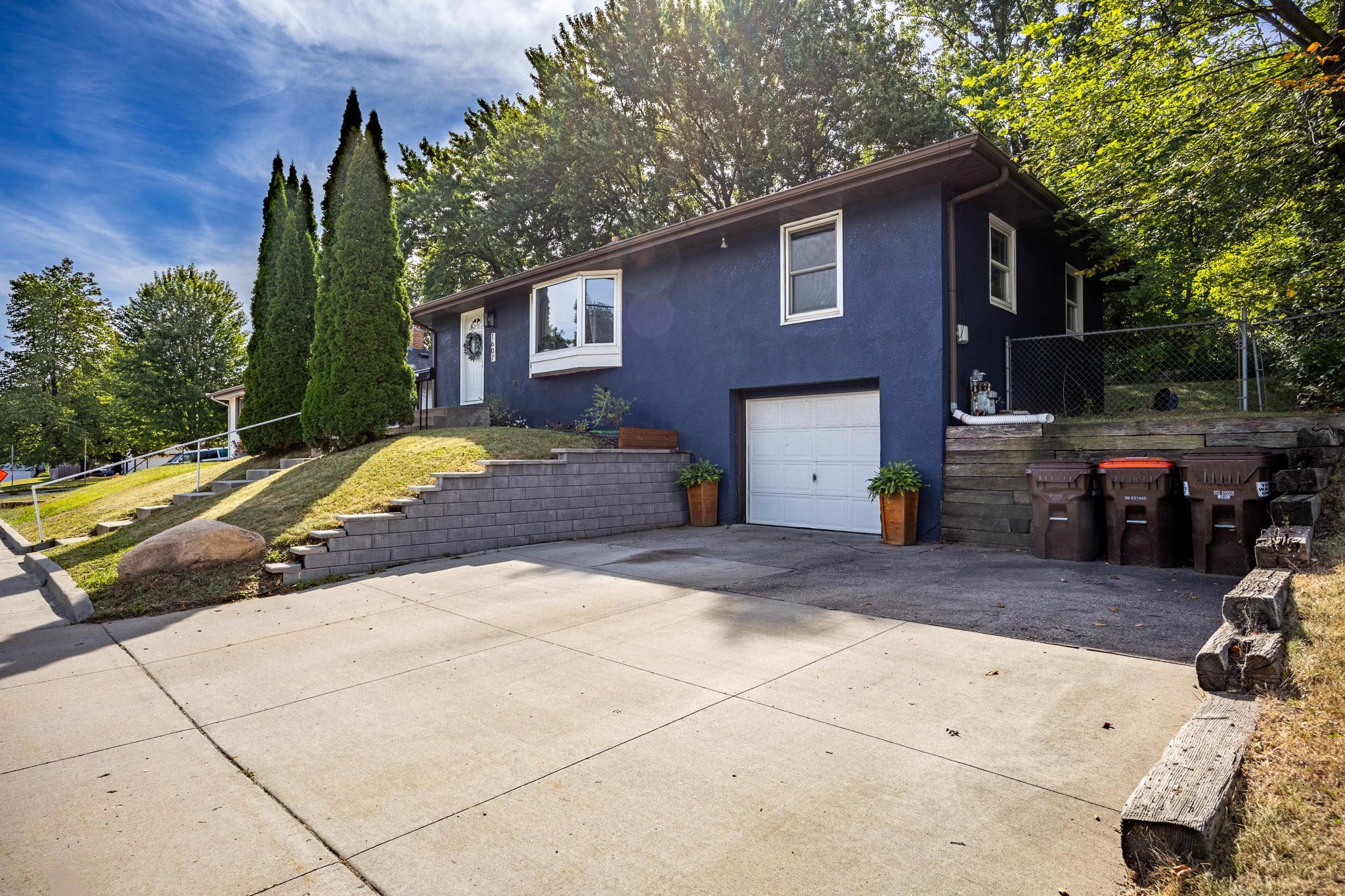 1607 Southview Blvd, South Saint Paul, MN 55075