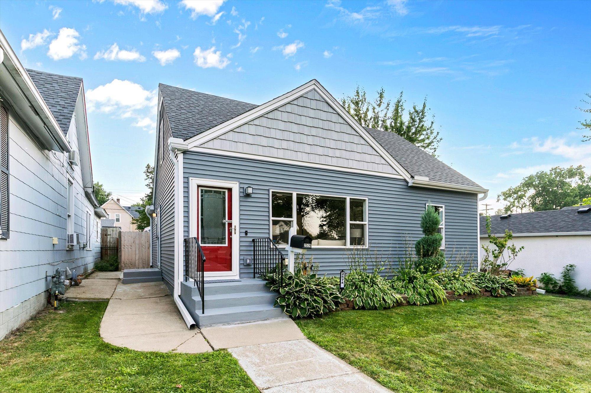 2574 2nd Ave E, North Saint Paul, MN 55109
