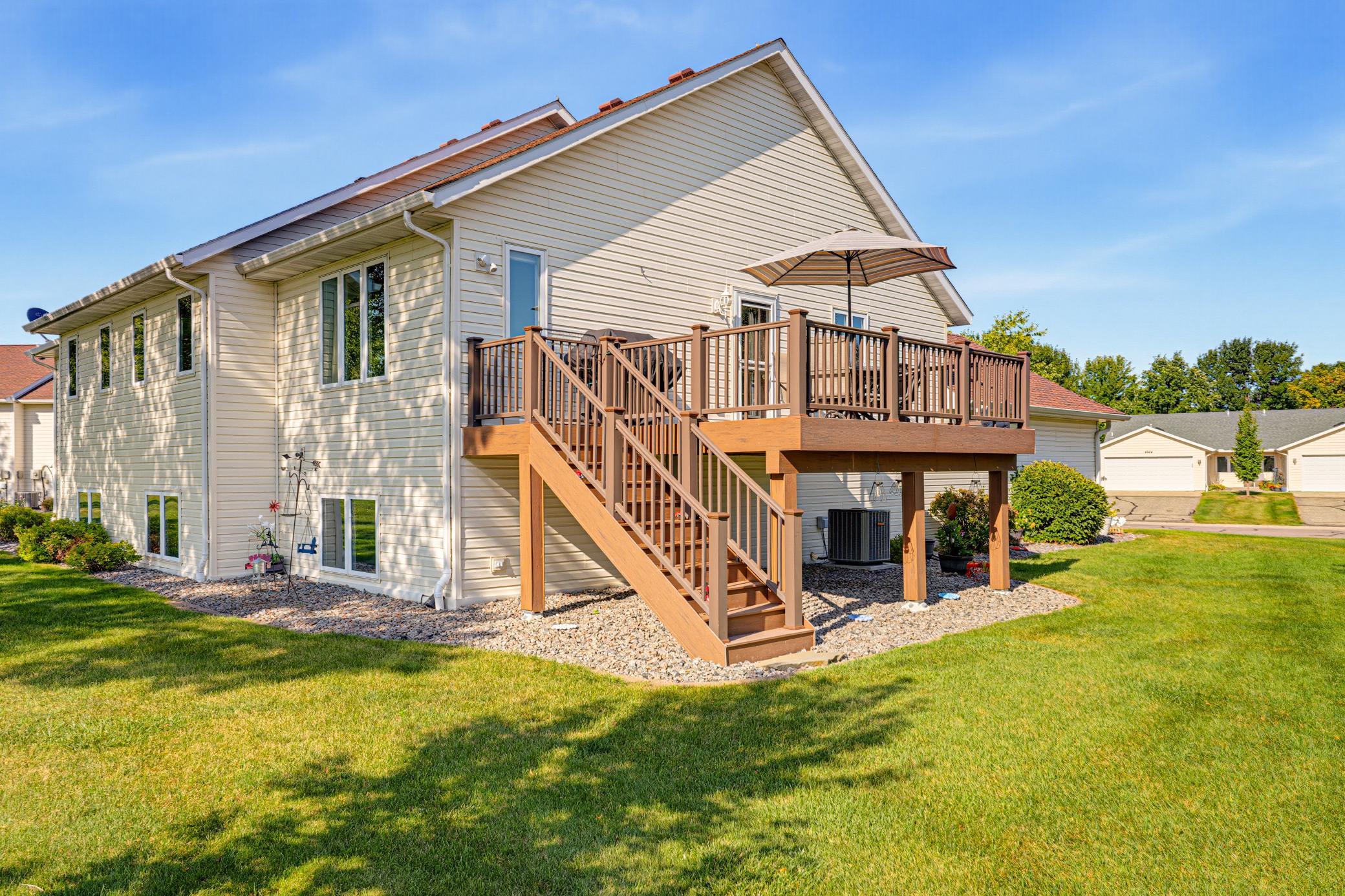 1063 Prairie View Dr SW, Hutchinson, MN 55350