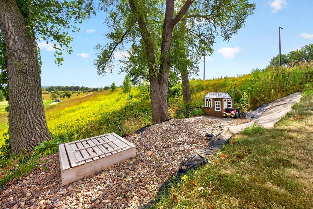 171 Hillwood Dr, Lake City, MN 55041