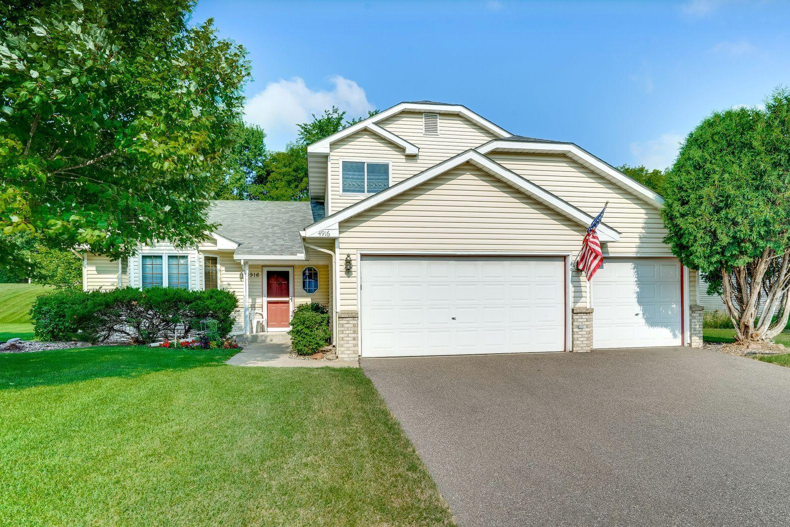 4916 Helmo Ave N, Oakdale, MN 55128