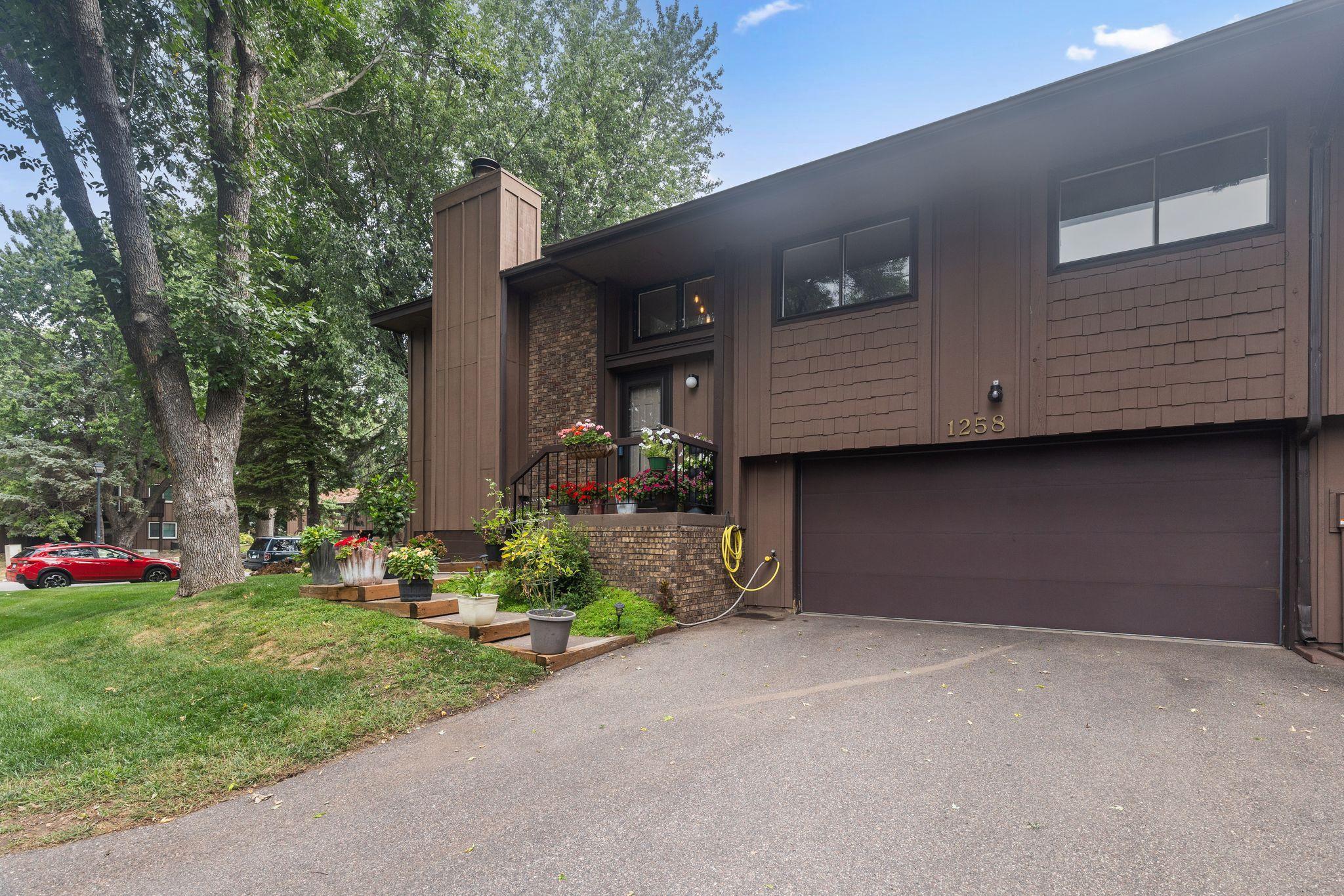 1258 Bridle Path Ct, White Bear Lake, MN 55110