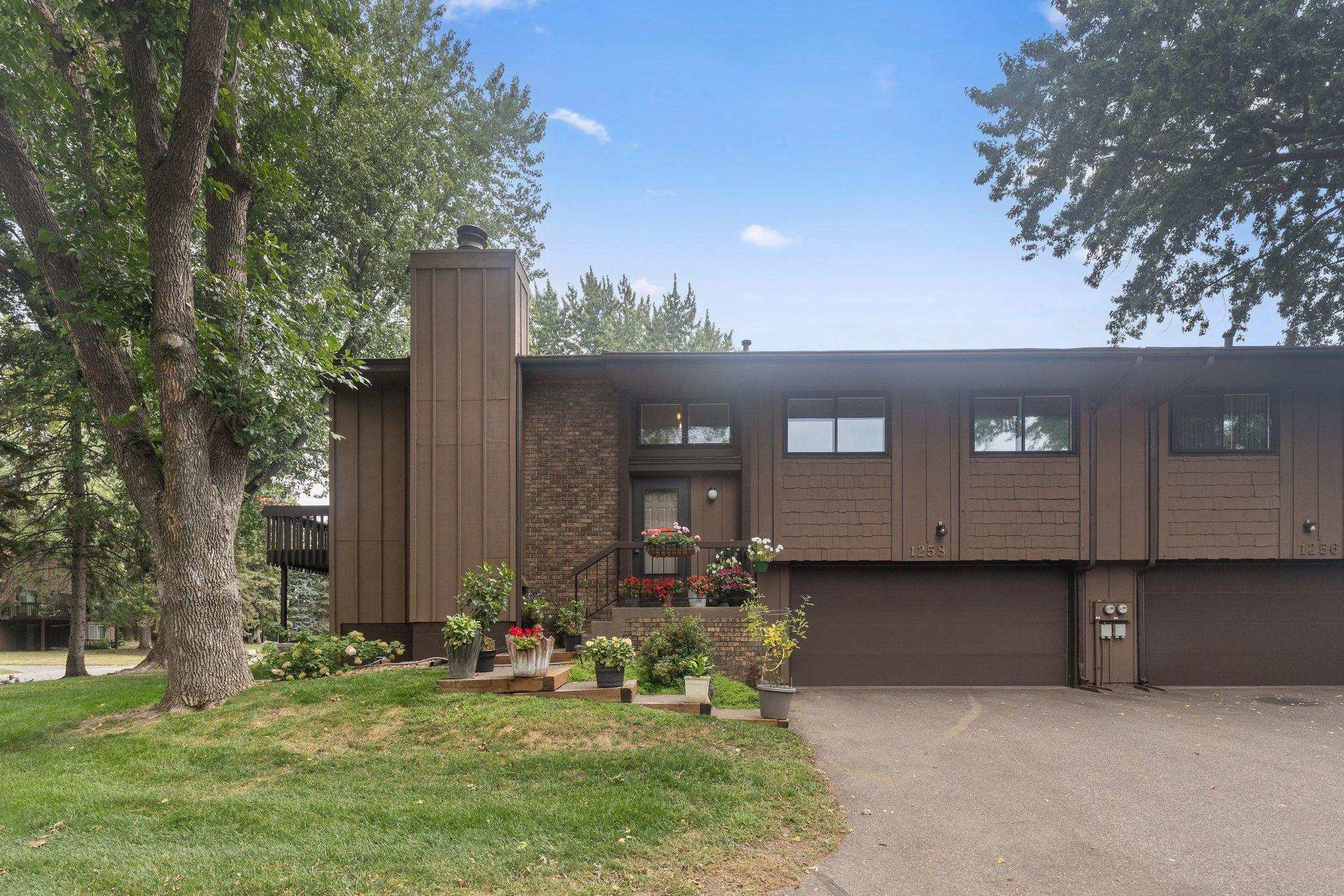 1258 Bridle Path Ct, White Bear Lake, MN 55110