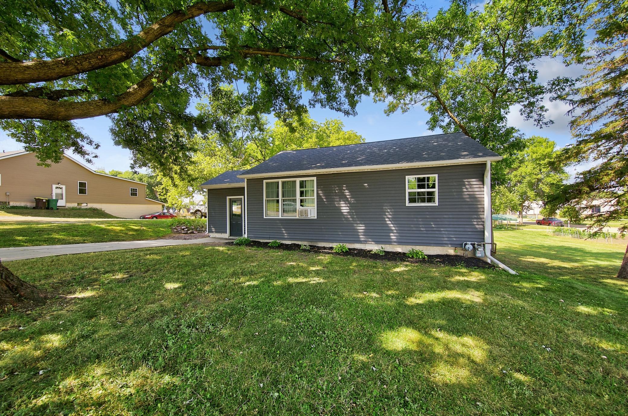 1052 Miller Ave, Windom, MN 56101