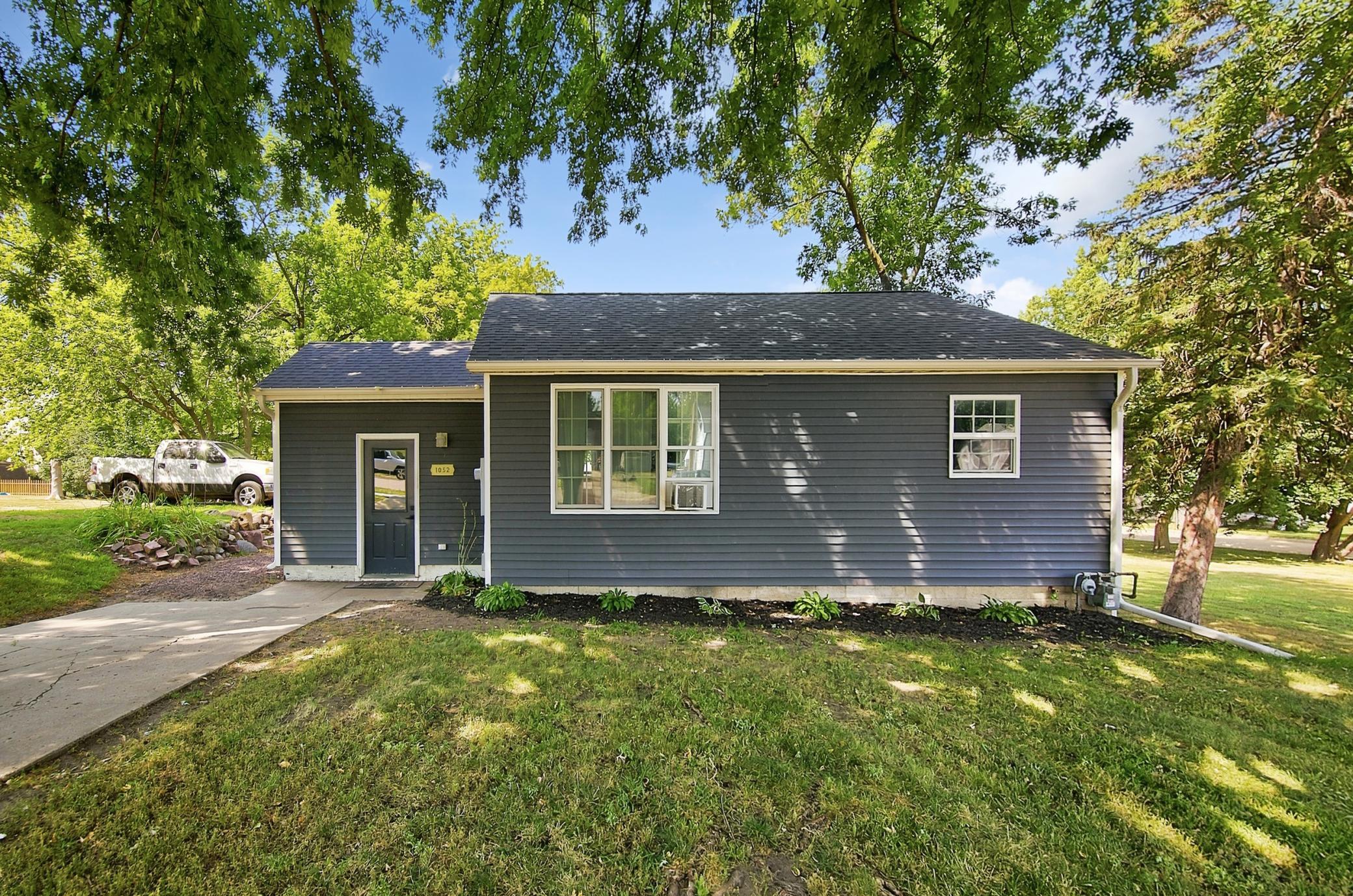 1052 Miller Ave, Windom, MN 56101