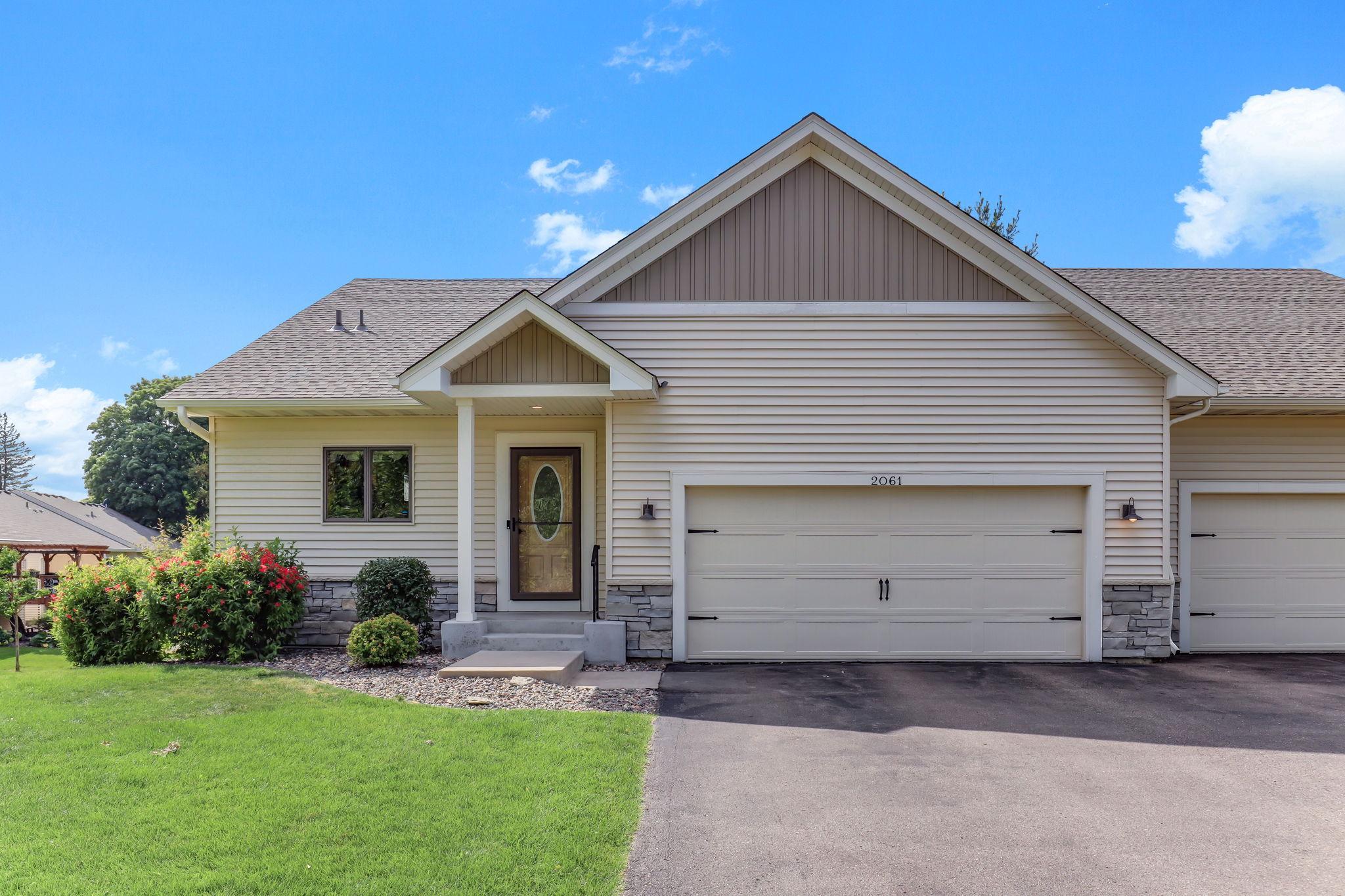 2061 Cardinal Glen, North Saint Paul, MN 55109
