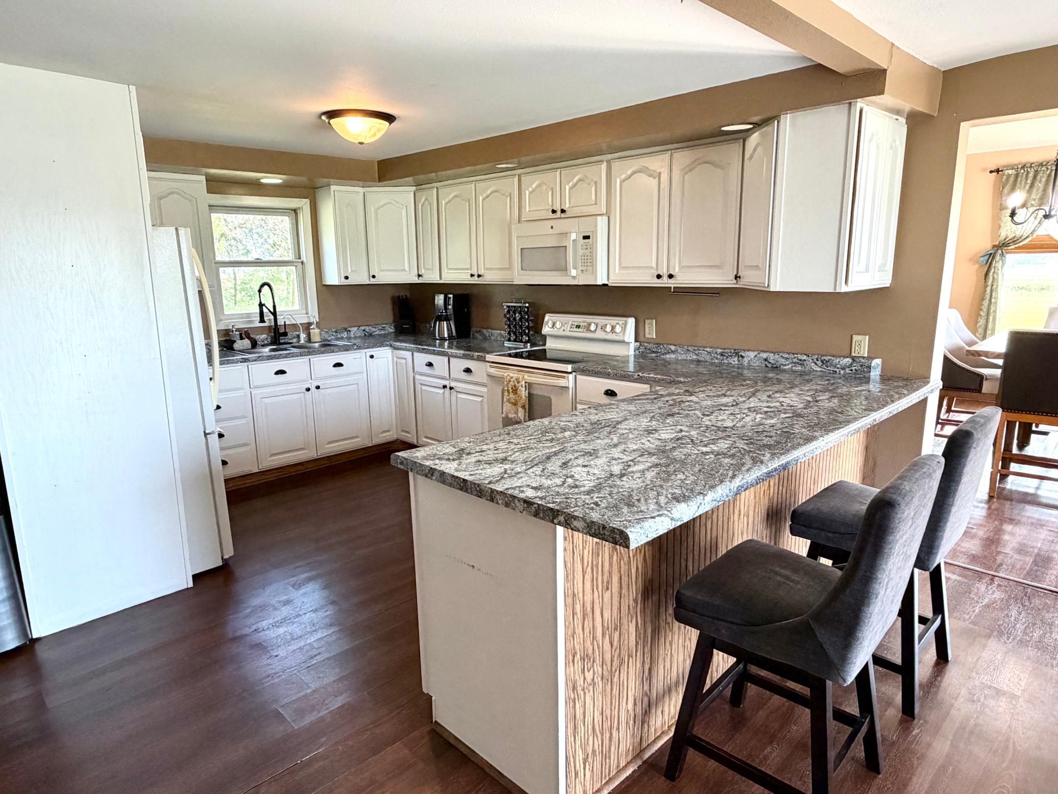28707 350th Ave, Roseau, MN 56751