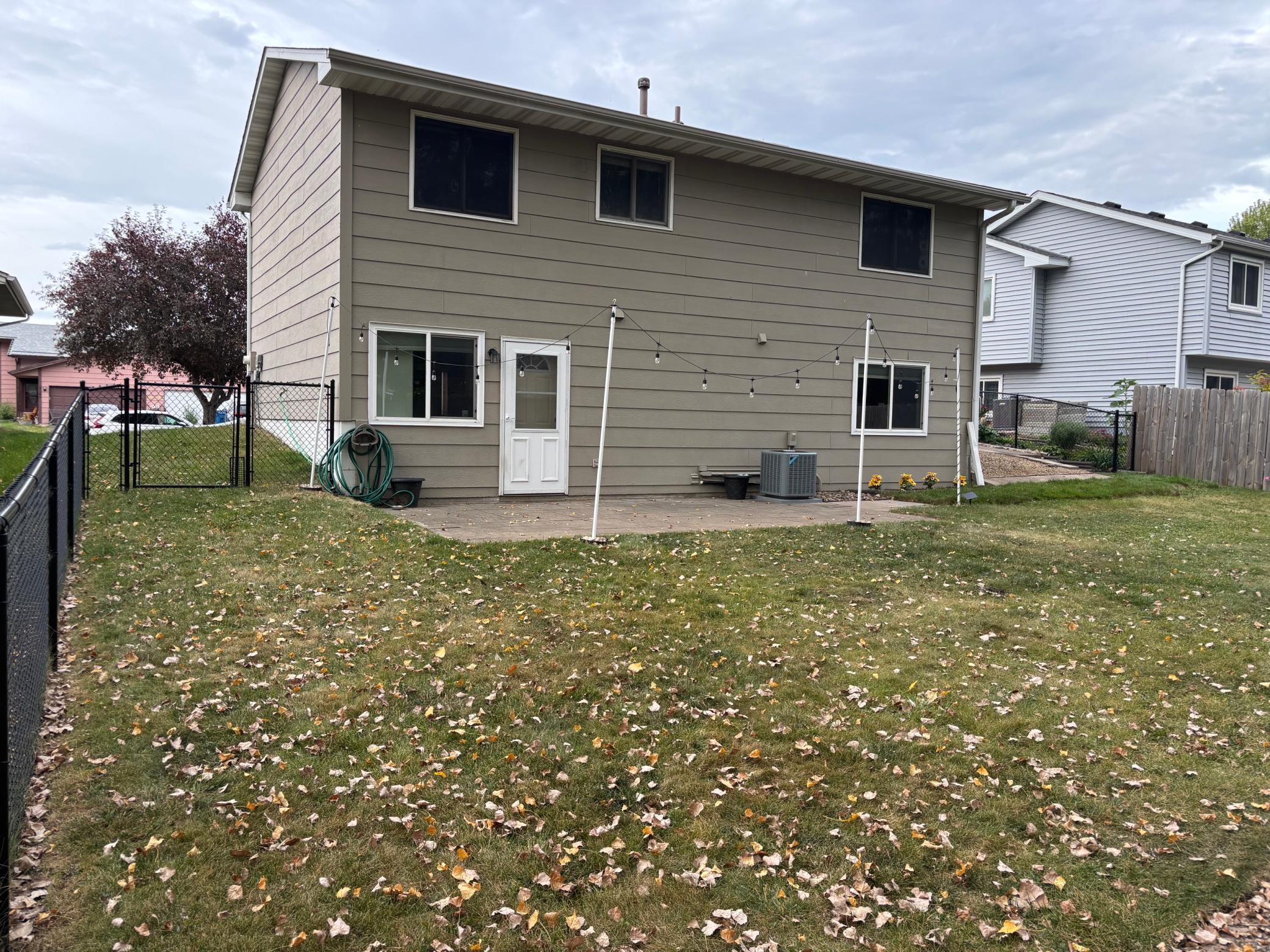 7101 Upper 17th St N, Oakdale, MN 55128