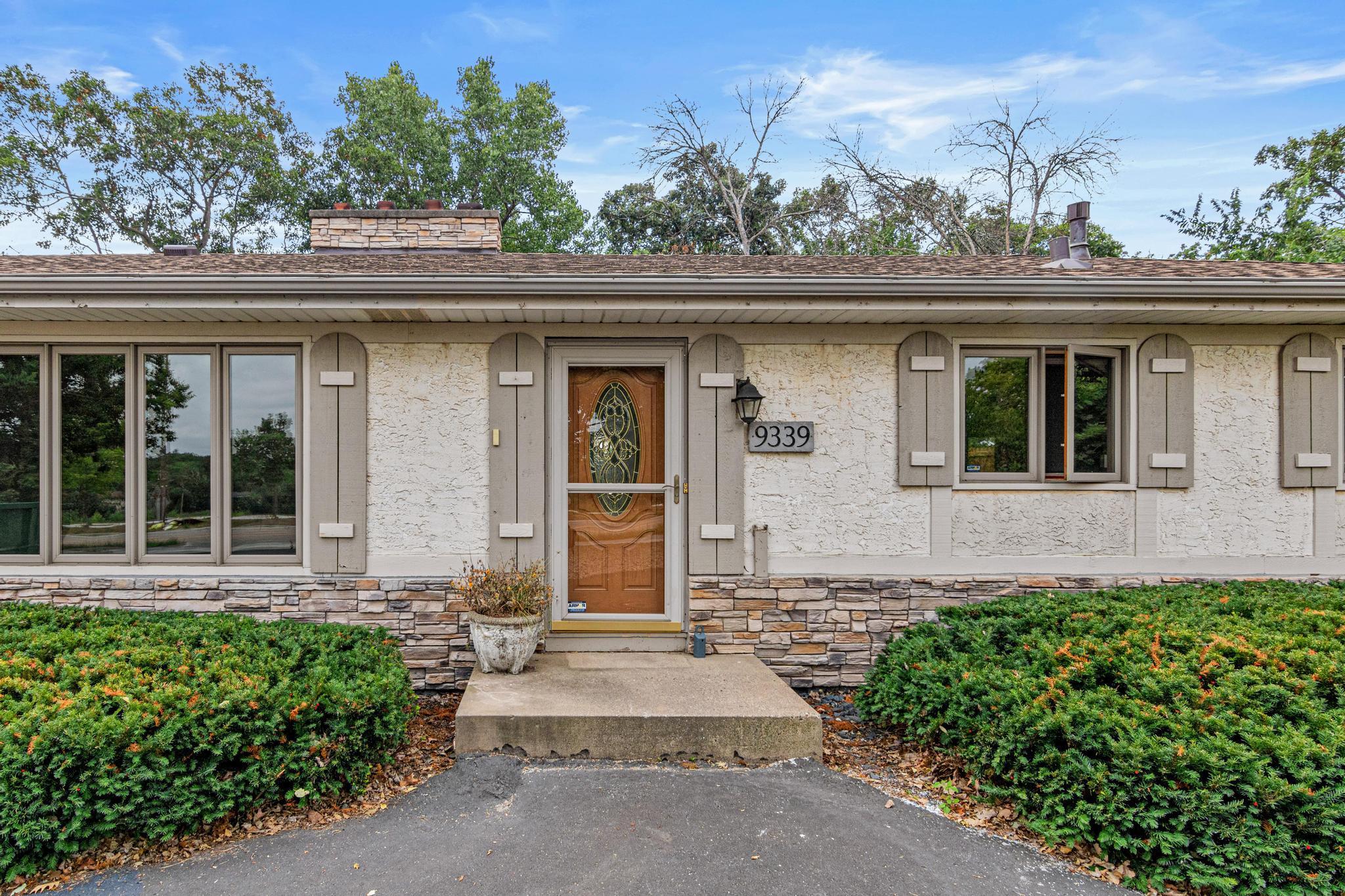9339 Cedar Lake Rd S, Saint Louis Park, MN 55426