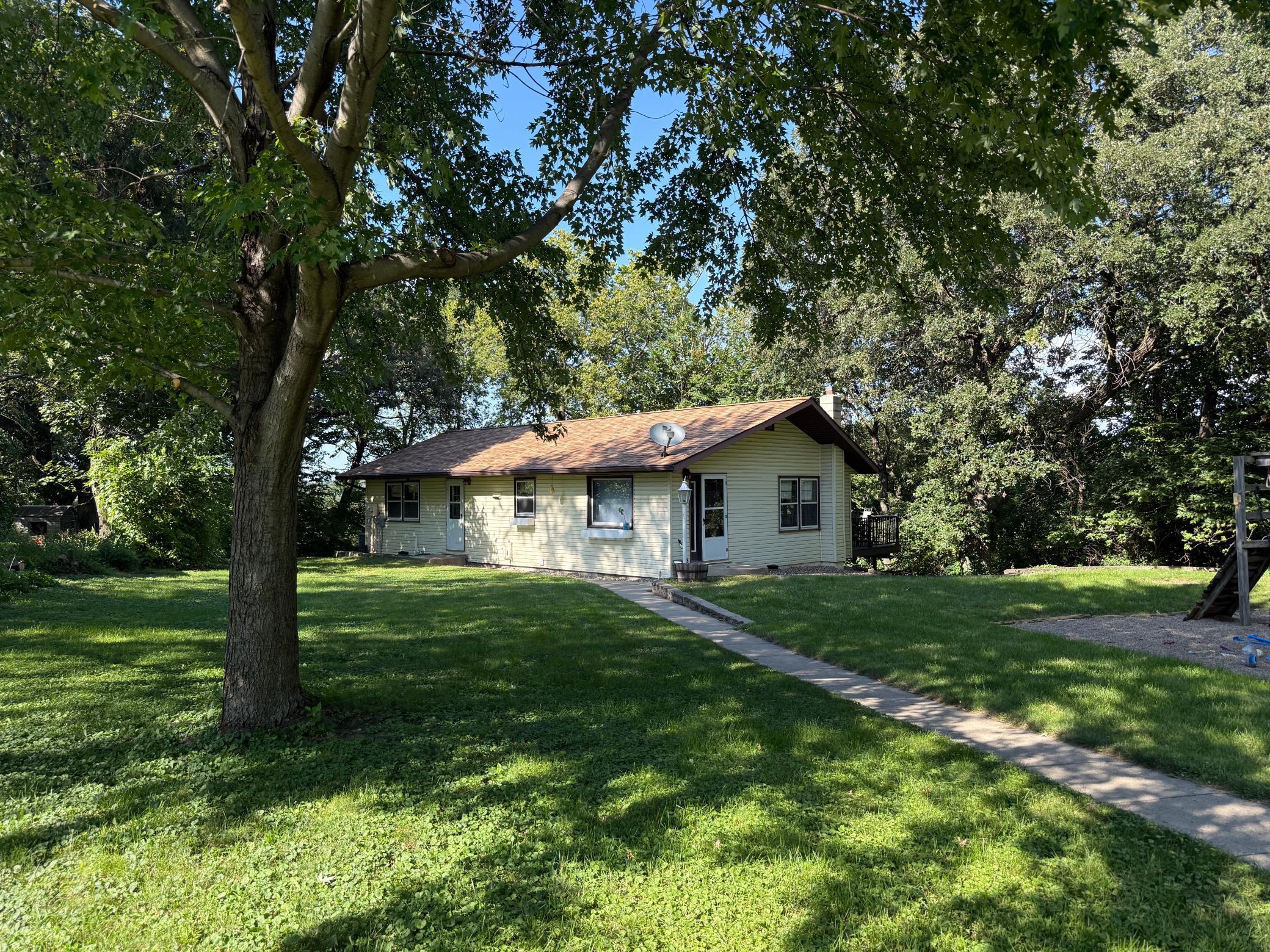 521 Oak Ln, Redwood Falls, MN 56283