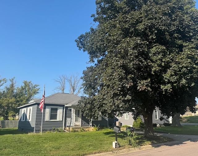 502 1st St, Welcome, MN 56181