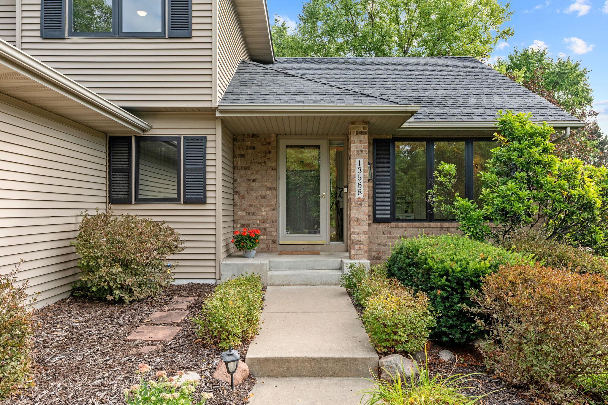13568 Flint Ln, Apple Valley, MN 55124